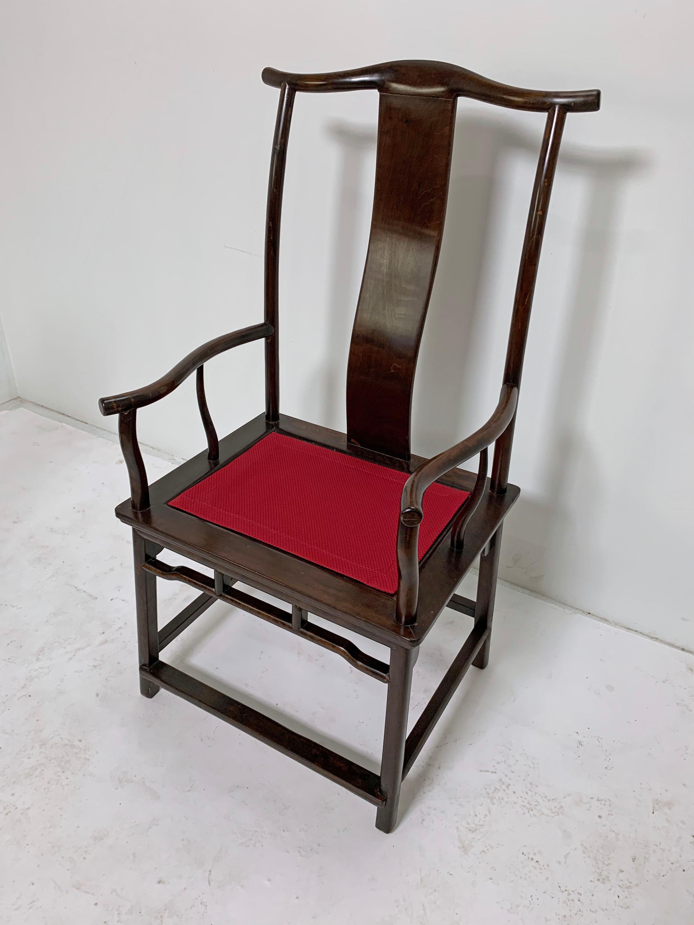 Set of Six Guanmaoyi Yokeback Dining Chairs, circa 1960s For Sale 5