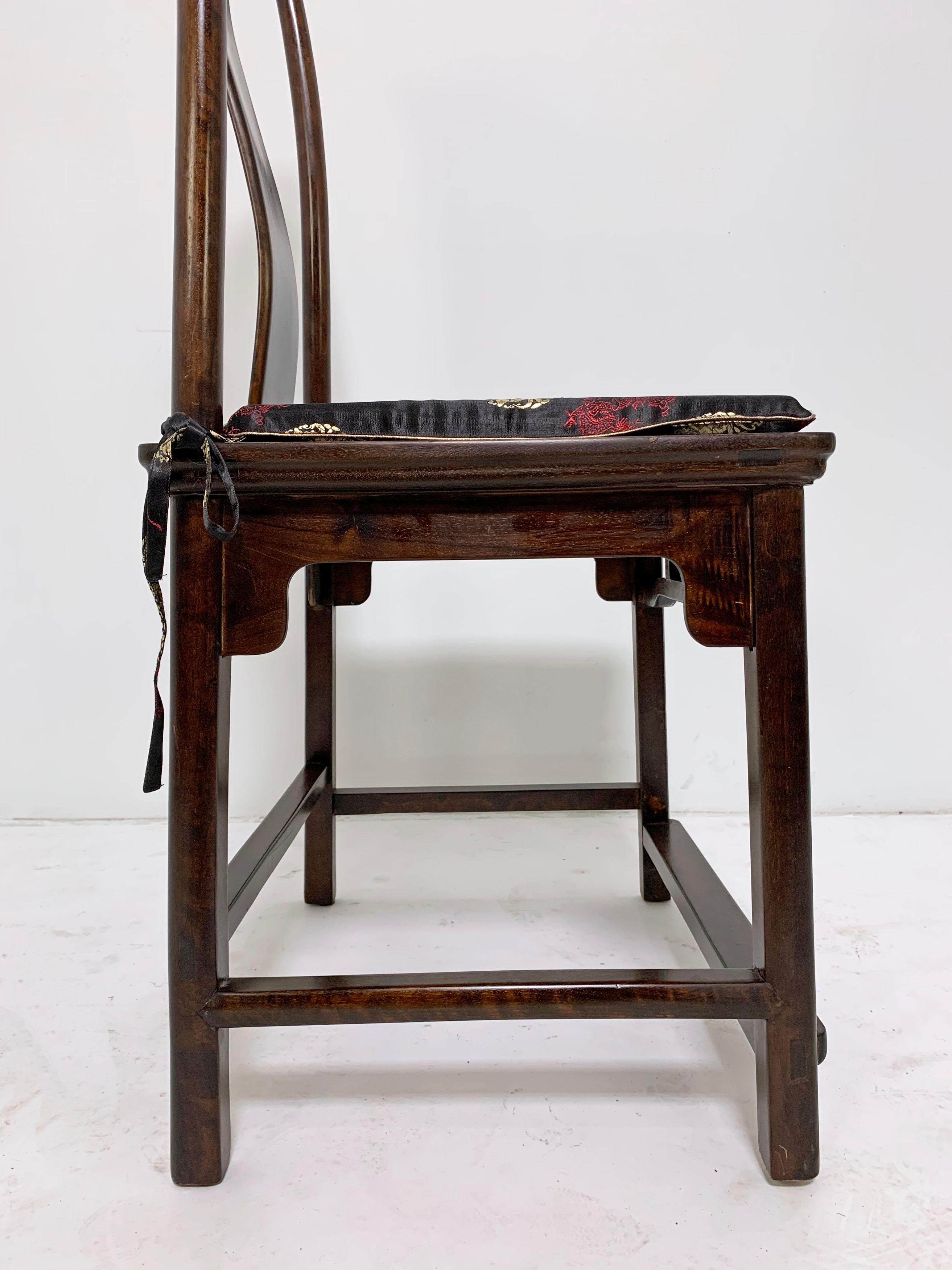 Satz von sechs Guanmaoyi-Esszimmerstühlen mit Rückenlehne, circa 1960er Jahre (Holz) im Angebot