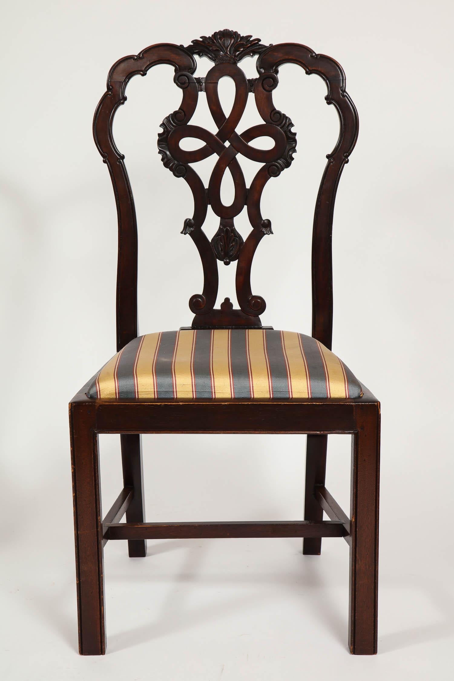 Set of Six Hand-Carved Antique English Chippendale Mahogany Dinning Chairs In Good Condition In New York, NY