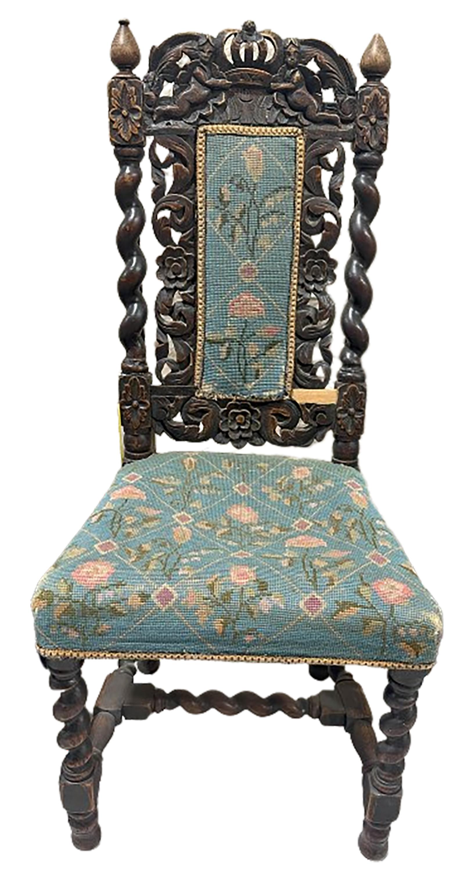 Ensemble de six chaises en noyer Jacobean Walnut sculpté à la main avec coussins à motifs floraux État moyen - En vente à Dallas, TX