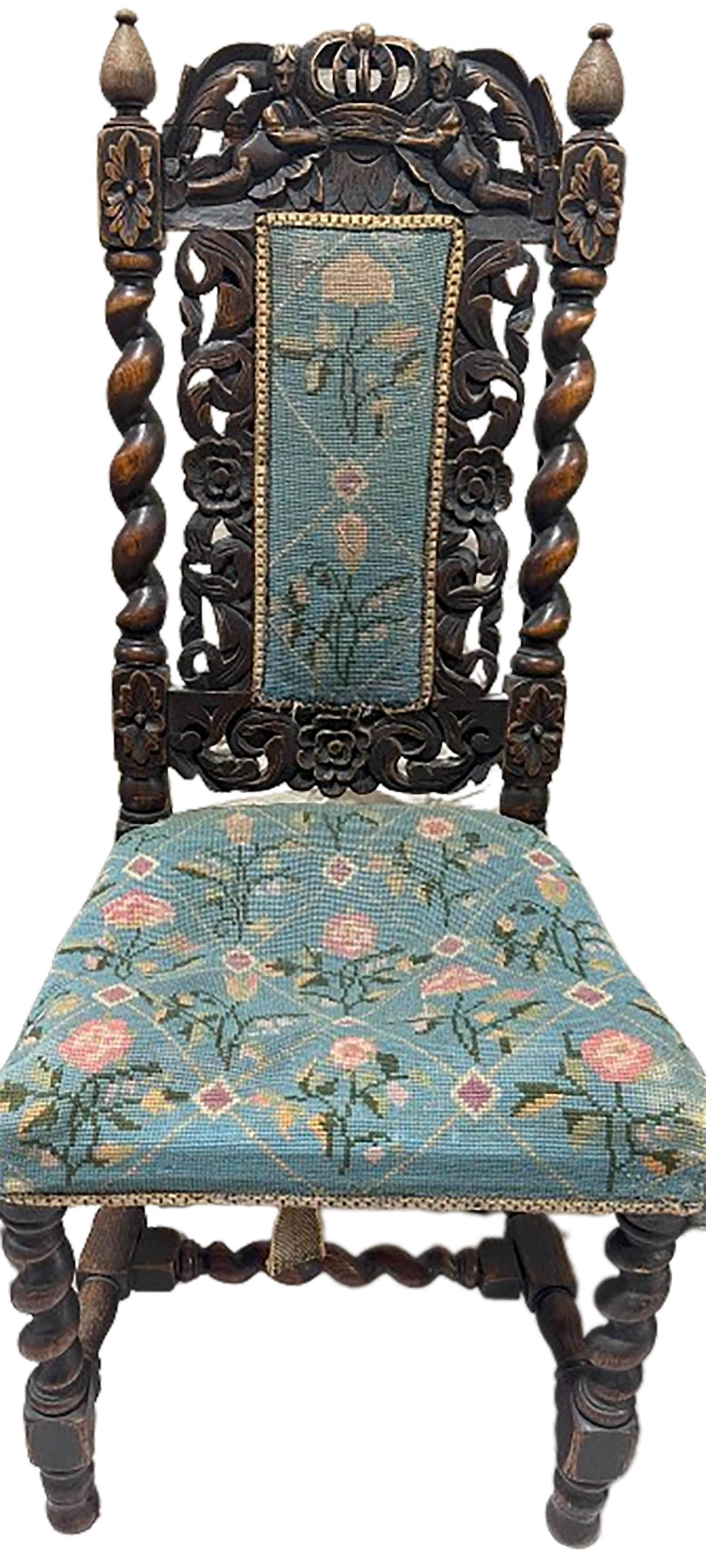 Fin du XIXe siècle Ensemble de six chaises en noyer Jacobean Walnut sculpté à la main avec coussins à motifs floraux en vente