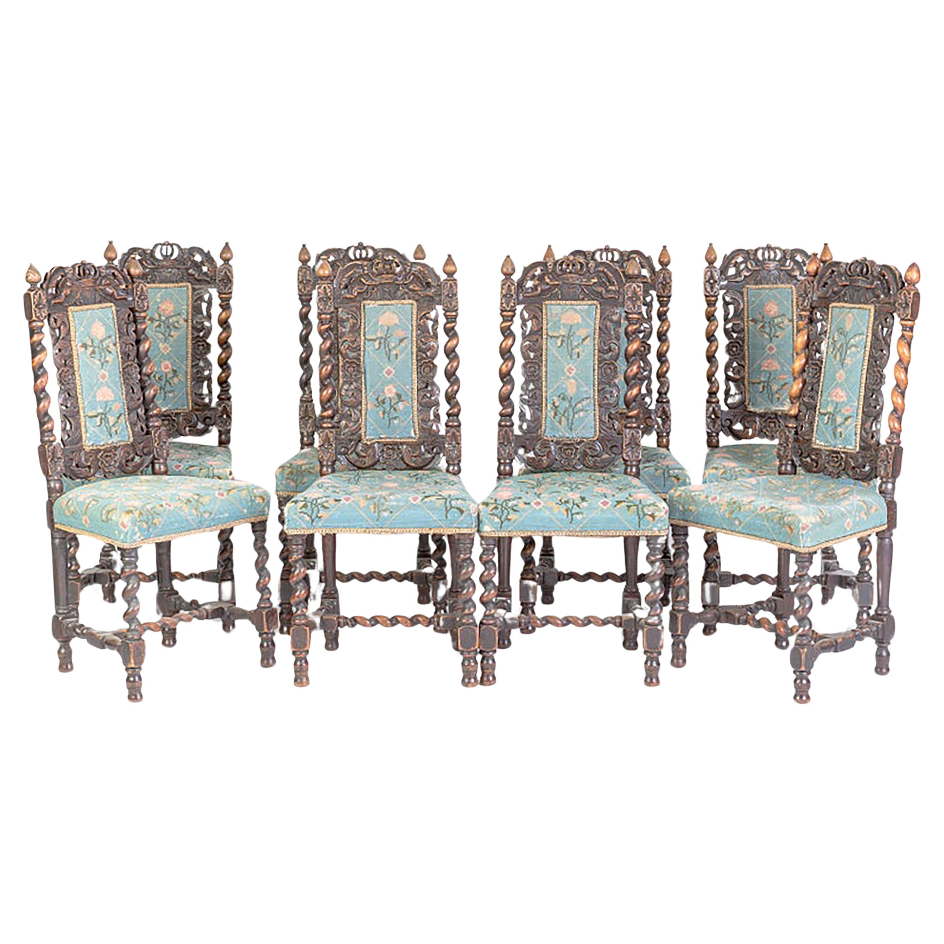 Ensemble de six chaises en noyer Jacobean Walnut sculpté à la main avec coussins à motifs floraux en vente