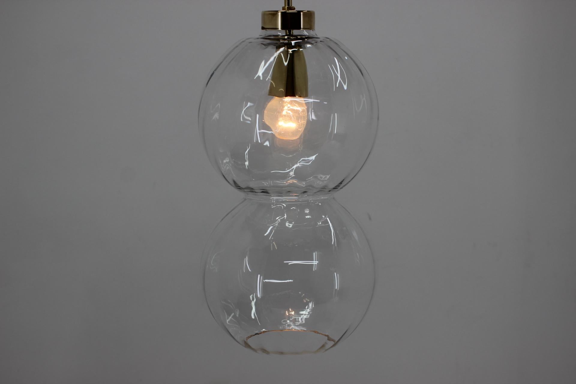Mid-Century Modern Ensemble de six suspensions en verre au design faites à la main, Tchécoslovaquie, 1970 en vente