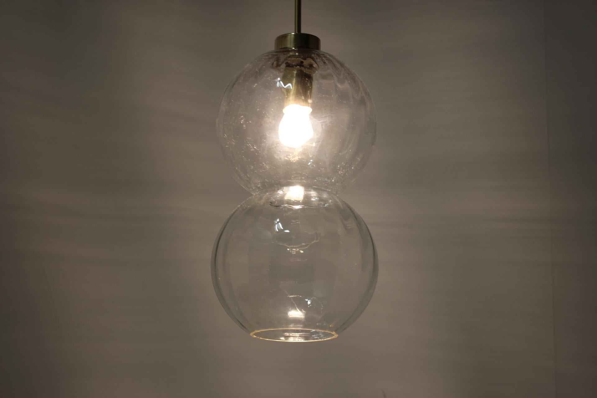 Ensemble de six suspensions en verre au design faites à la main, Tchécoslovaquie, 1970 Excellent état - En vente à Praha, CZ