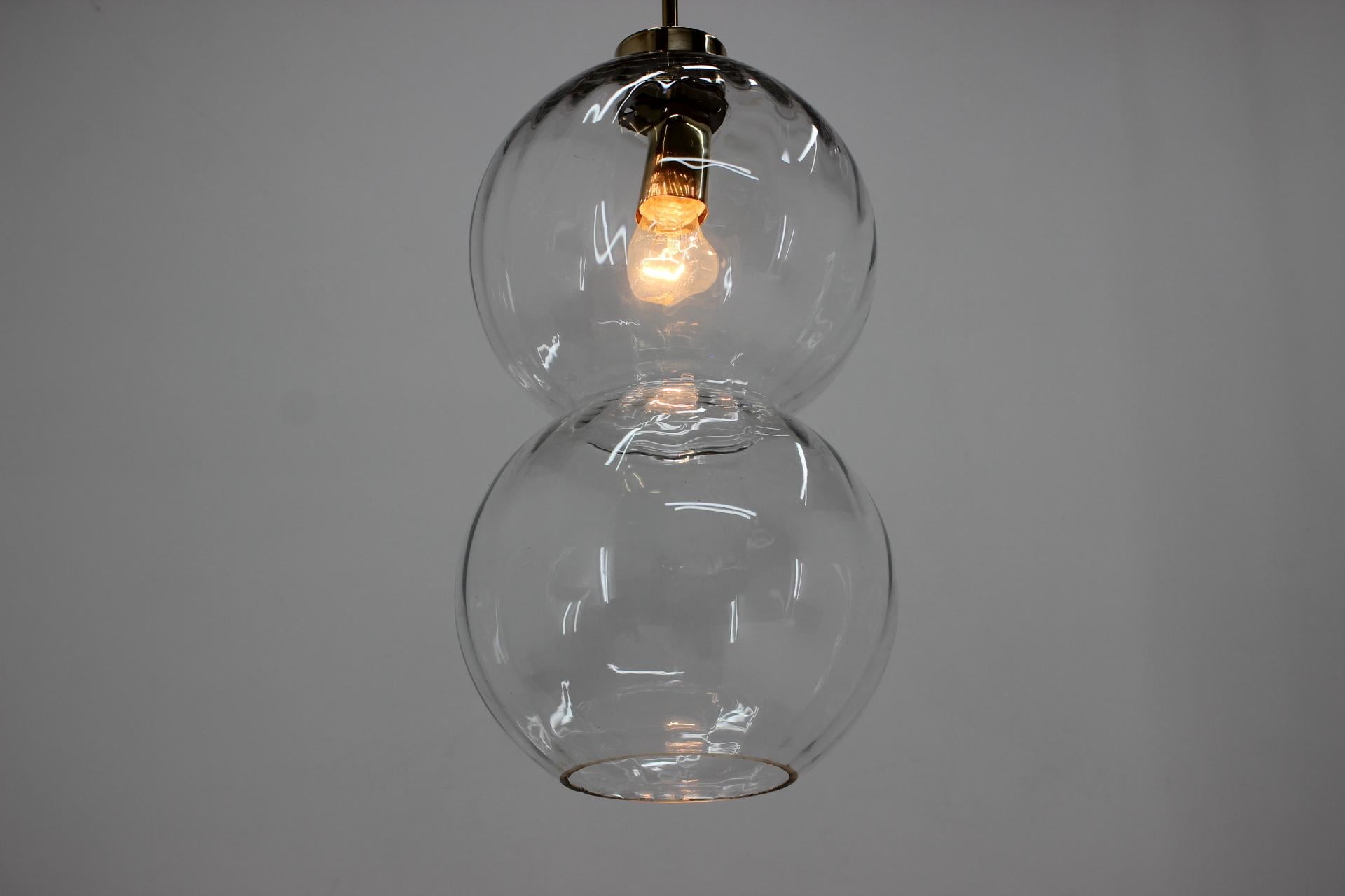 Ensemble de six suspensions en verre au design faites à la main, Tchécoslovaquie, 1970 en vente 1
