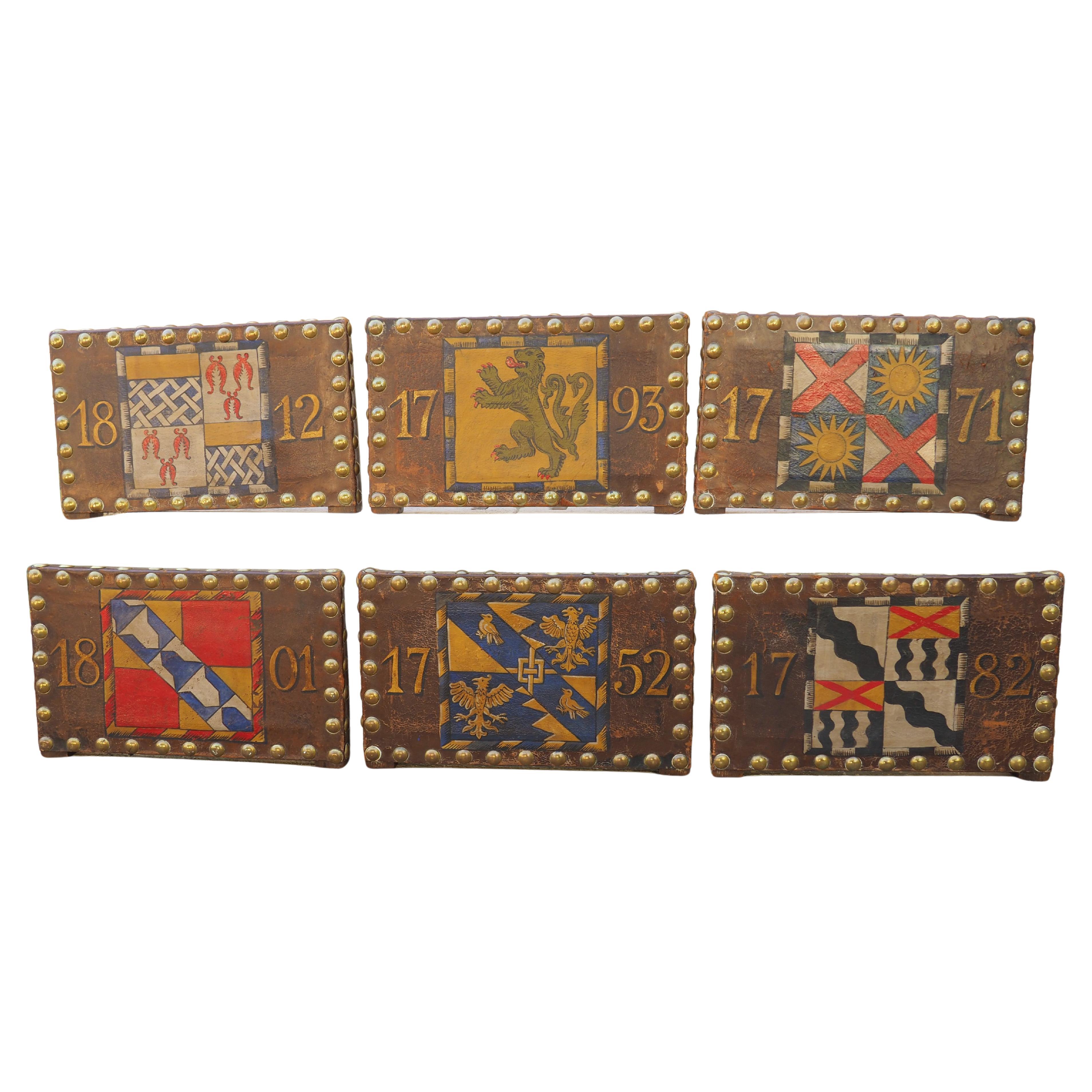Set di sei schienali per sedie in pelle borchiata dipinti a mano in Spagna, C.C. 1880 in vendita
