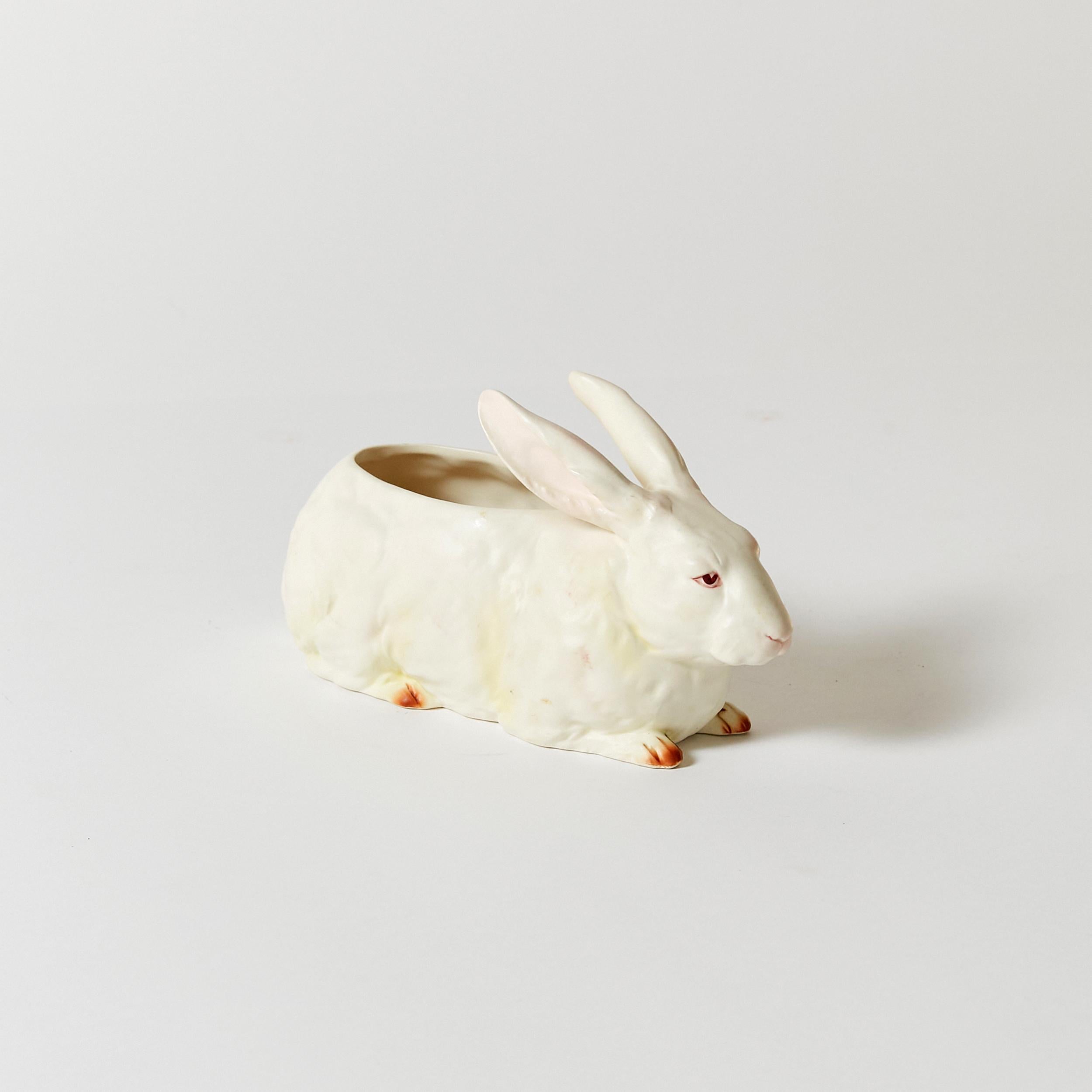 Peint à la main Ensemble de six lapins en porcelaine peints à la main, fabriqués au Japon en 1960 en vente