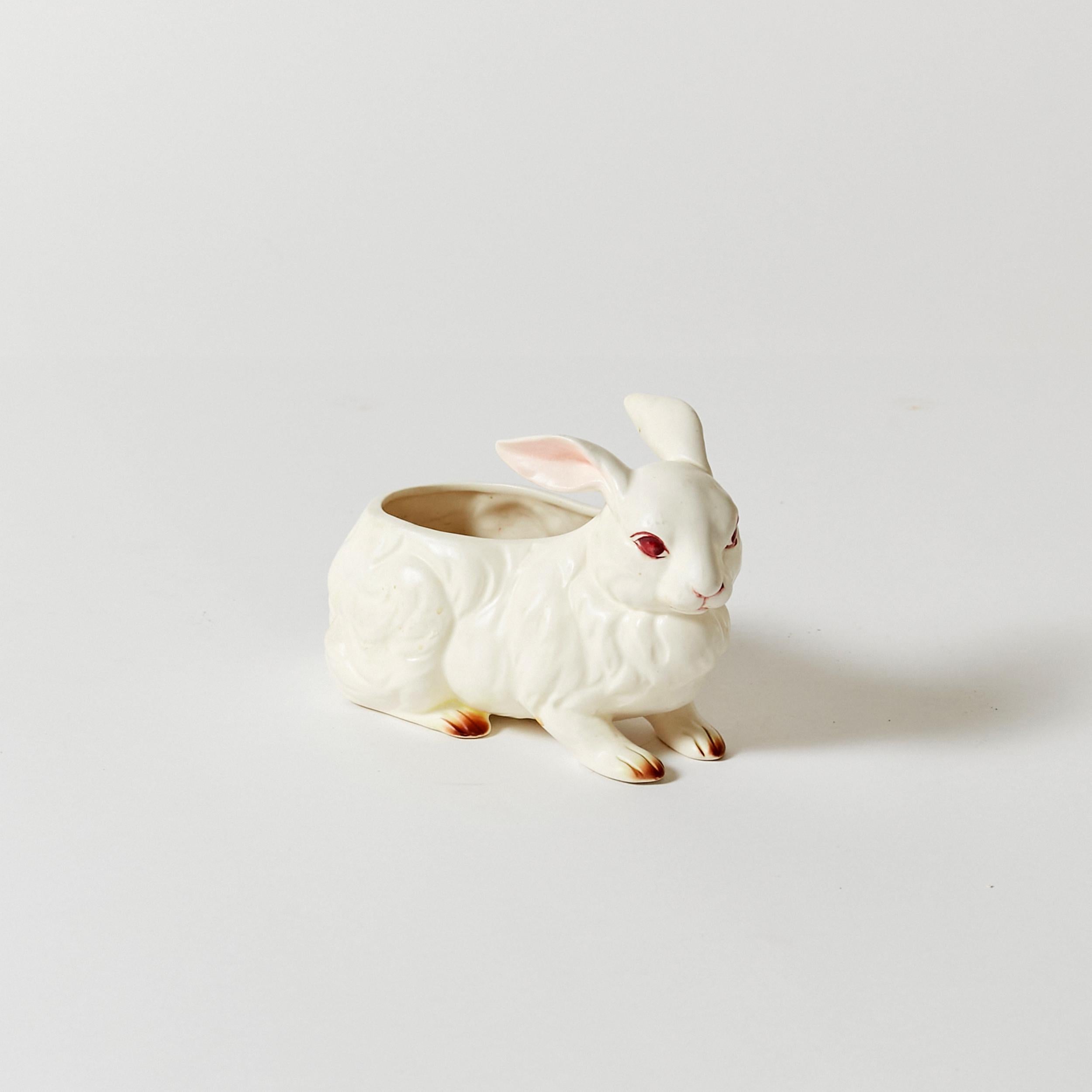 Porcelaine Ensemble de six lapins en porcelaine peints à la main, fabriqués au Japon en 1960 en vente