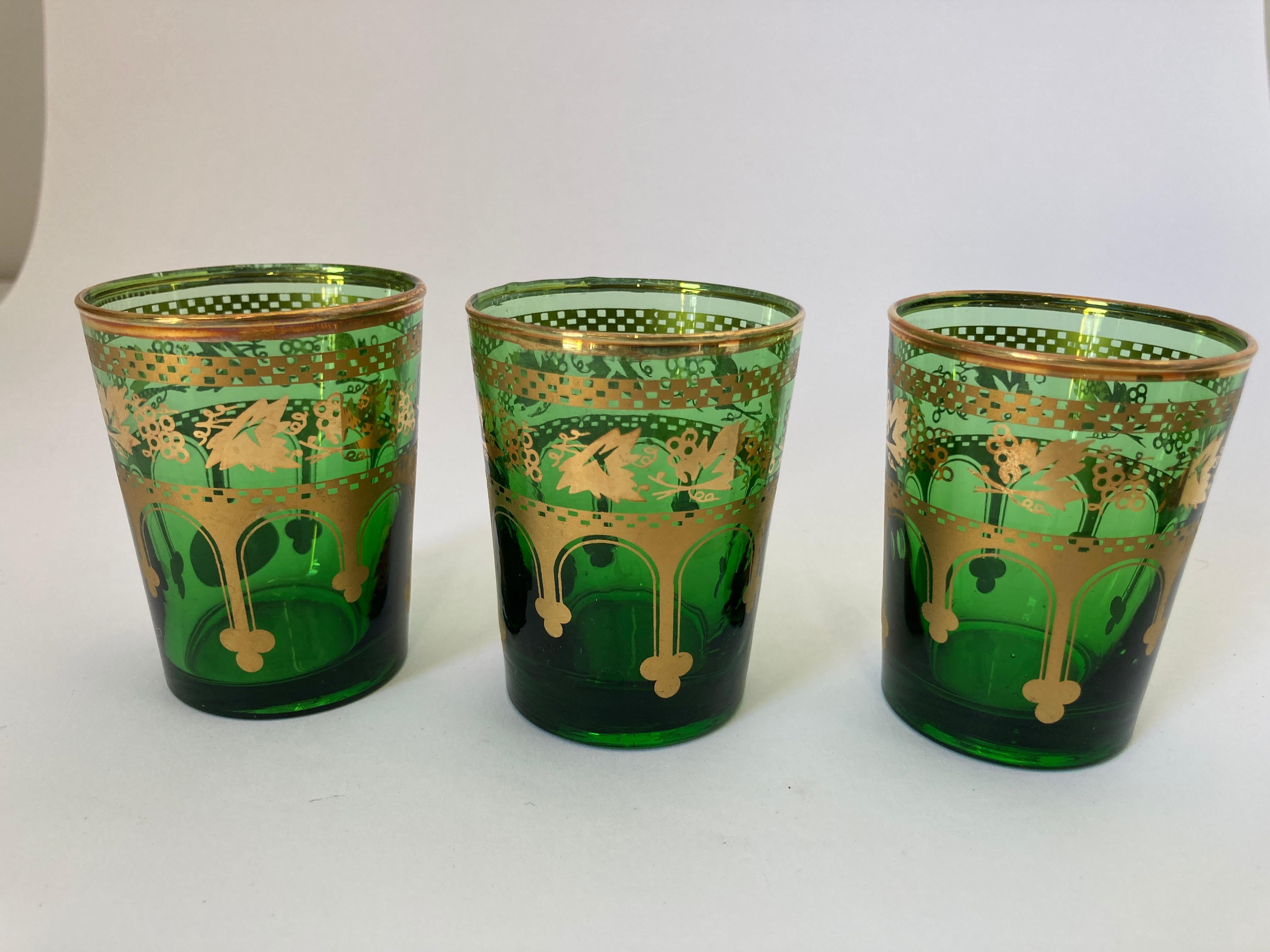 Set of Six Handblown Moroccan Green and Gold Glasses In Good Condition For Sale In North Hollywood, CA