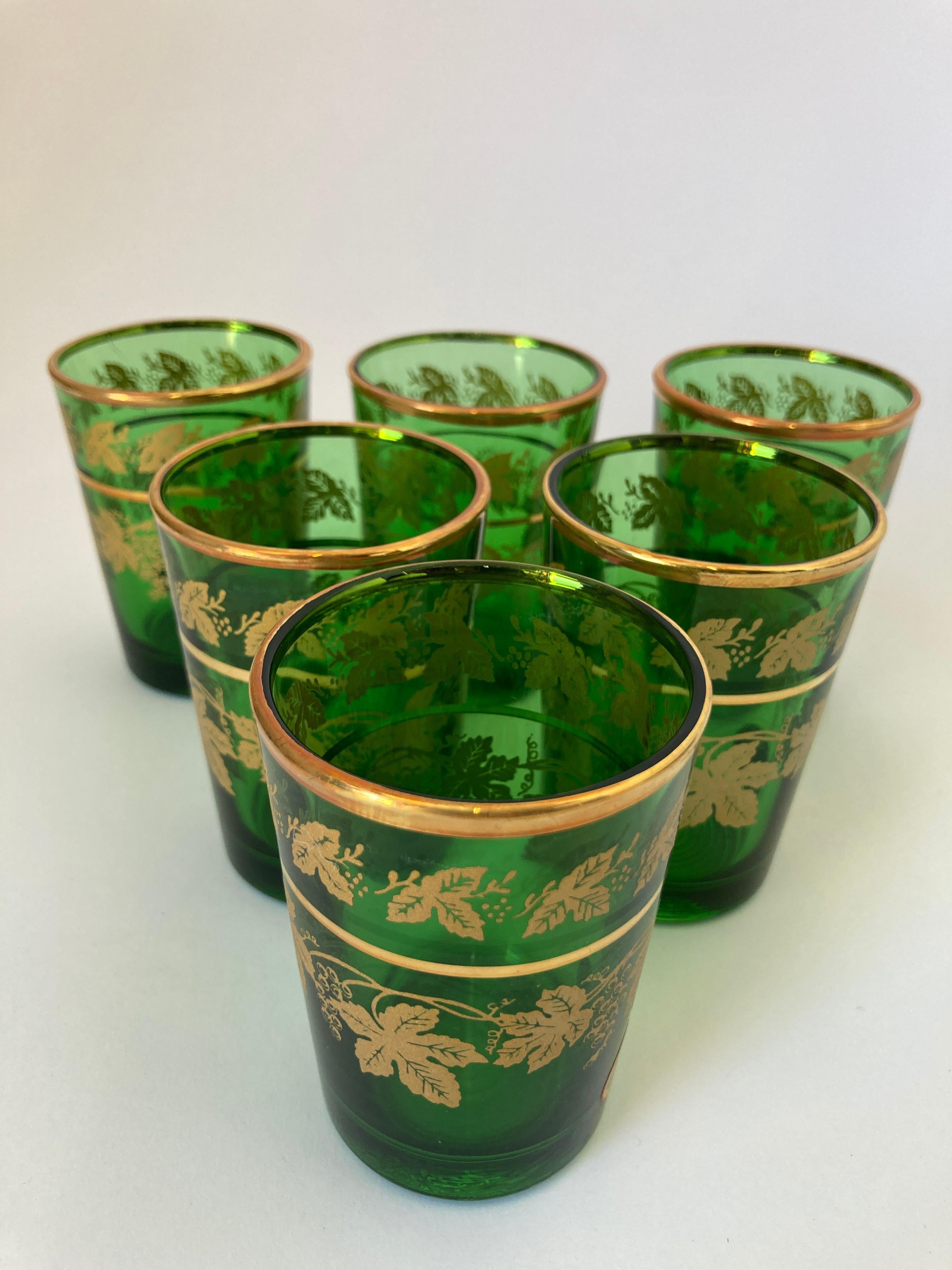 Mauresque Ensemble de six verres italiens soufflés à la main, vert mauresque et or en vente