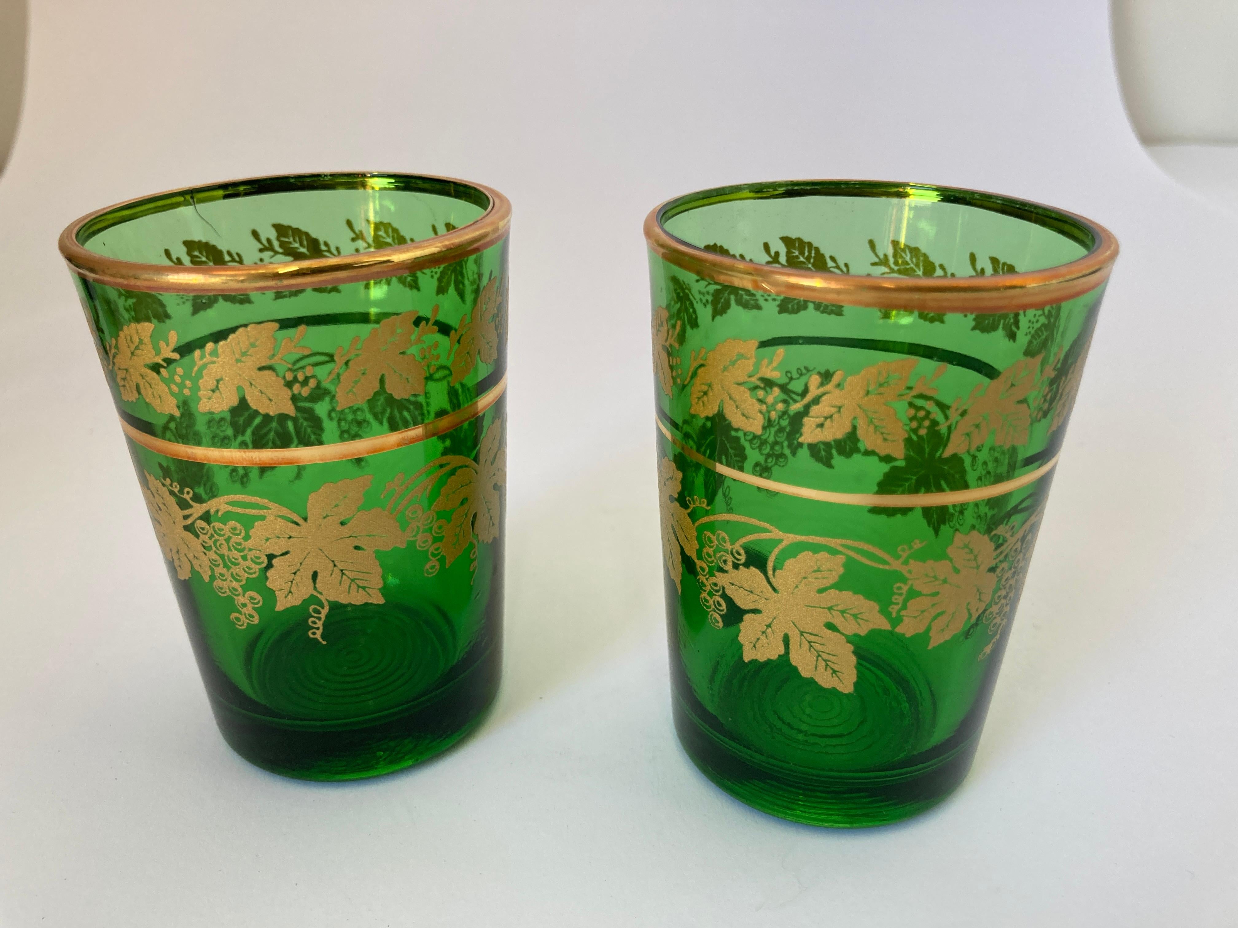 Set of Six Handblown Italian Moorish Green with Gold Shot Glasses In Good Condition For Sale In North Hollywood, CA