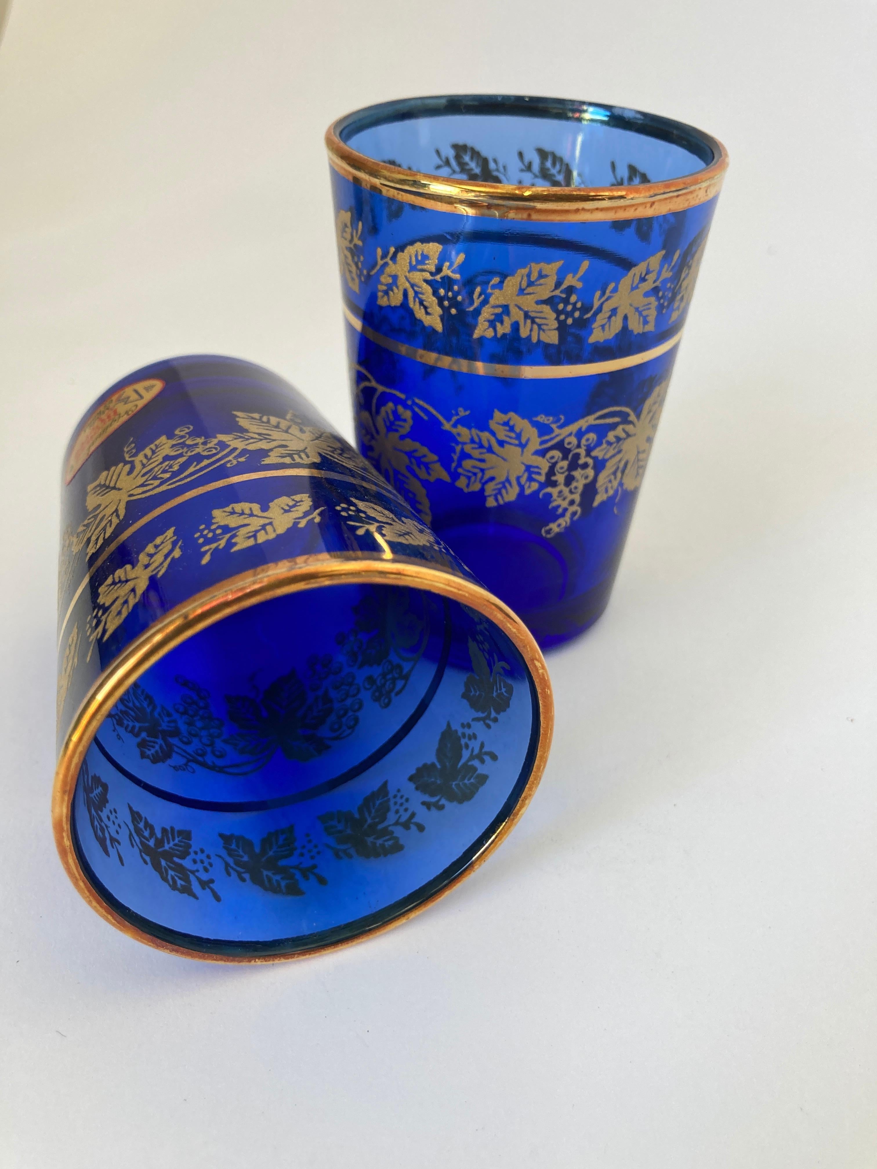 Ensemble de six verres mauresques bleus et dorés soufflés à la main en vente 5