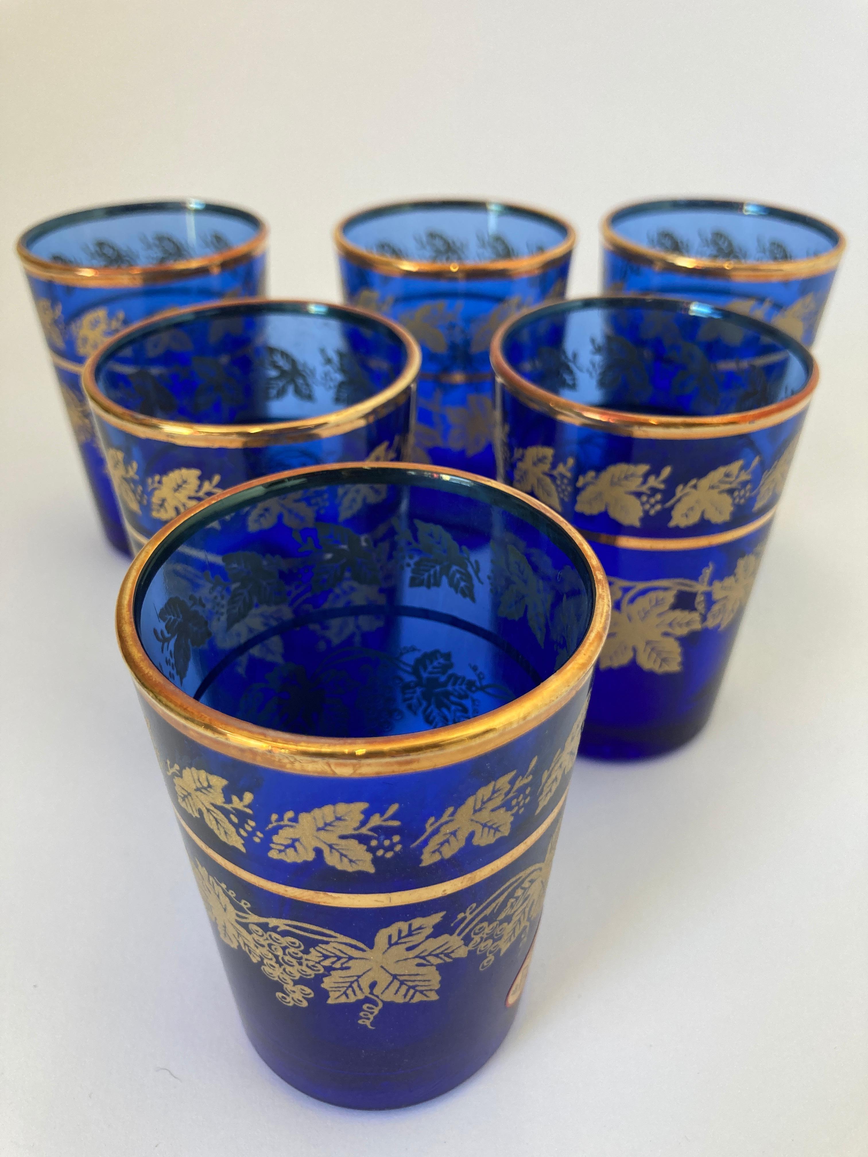 italien Ensemble de six verres mauresques bleus et dorés soufflés à la main en vente