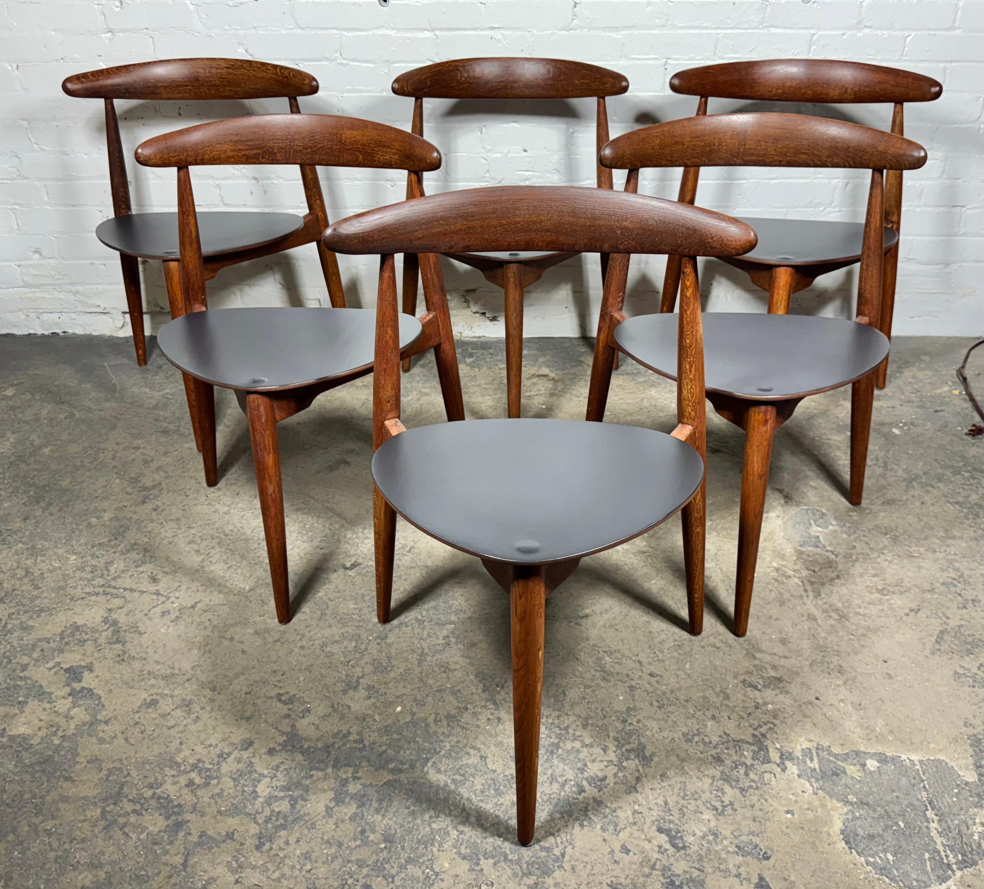 Scandinavo moderno Set di sei sedie a cuore Hans J. Wegner FH 4103 Oak Danimarca, anni '50 in vendita