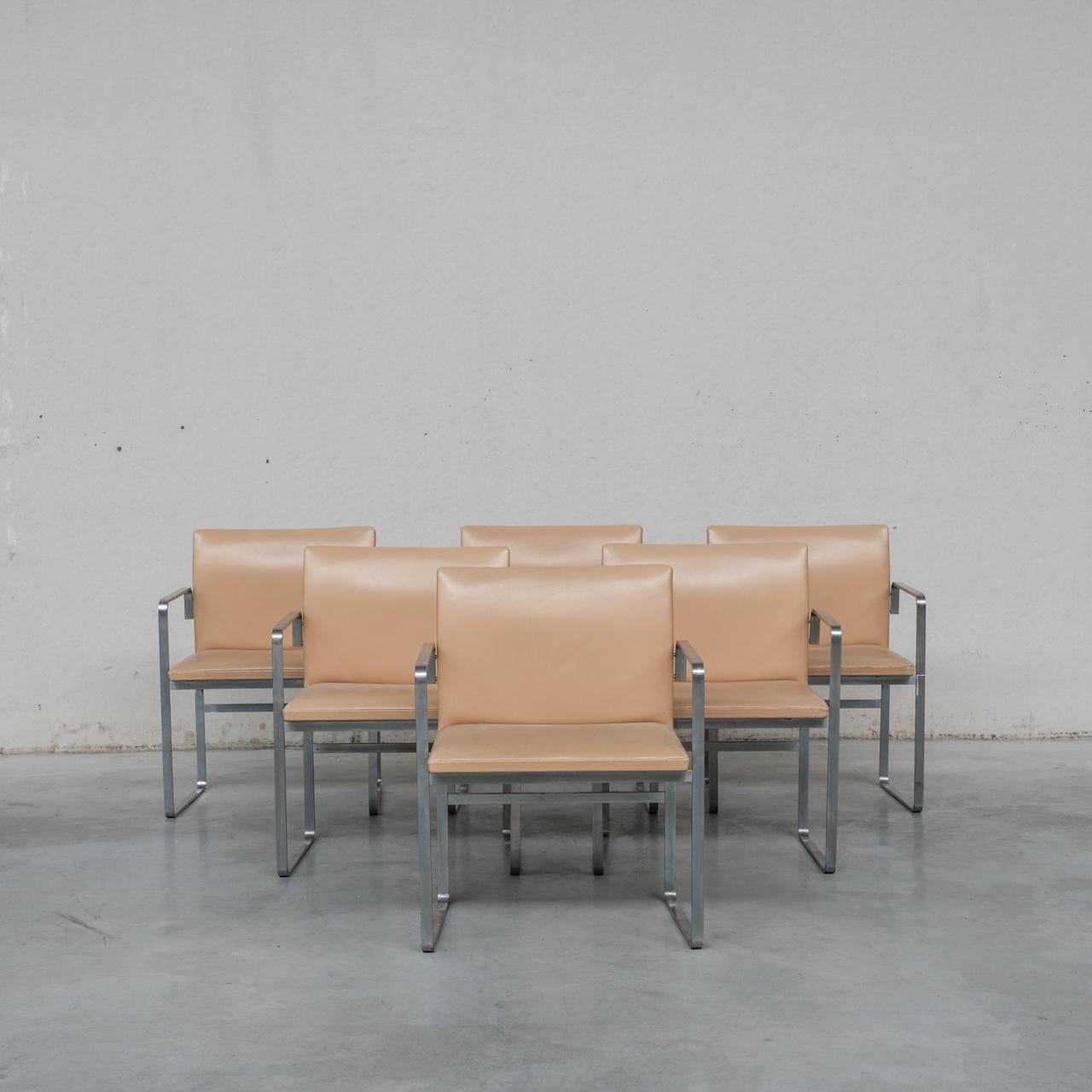 Ensemble de six chaises de salle à manger JH811 de Hans J Wegner en acier et cuir du milieu du siècle dernier en vente 4