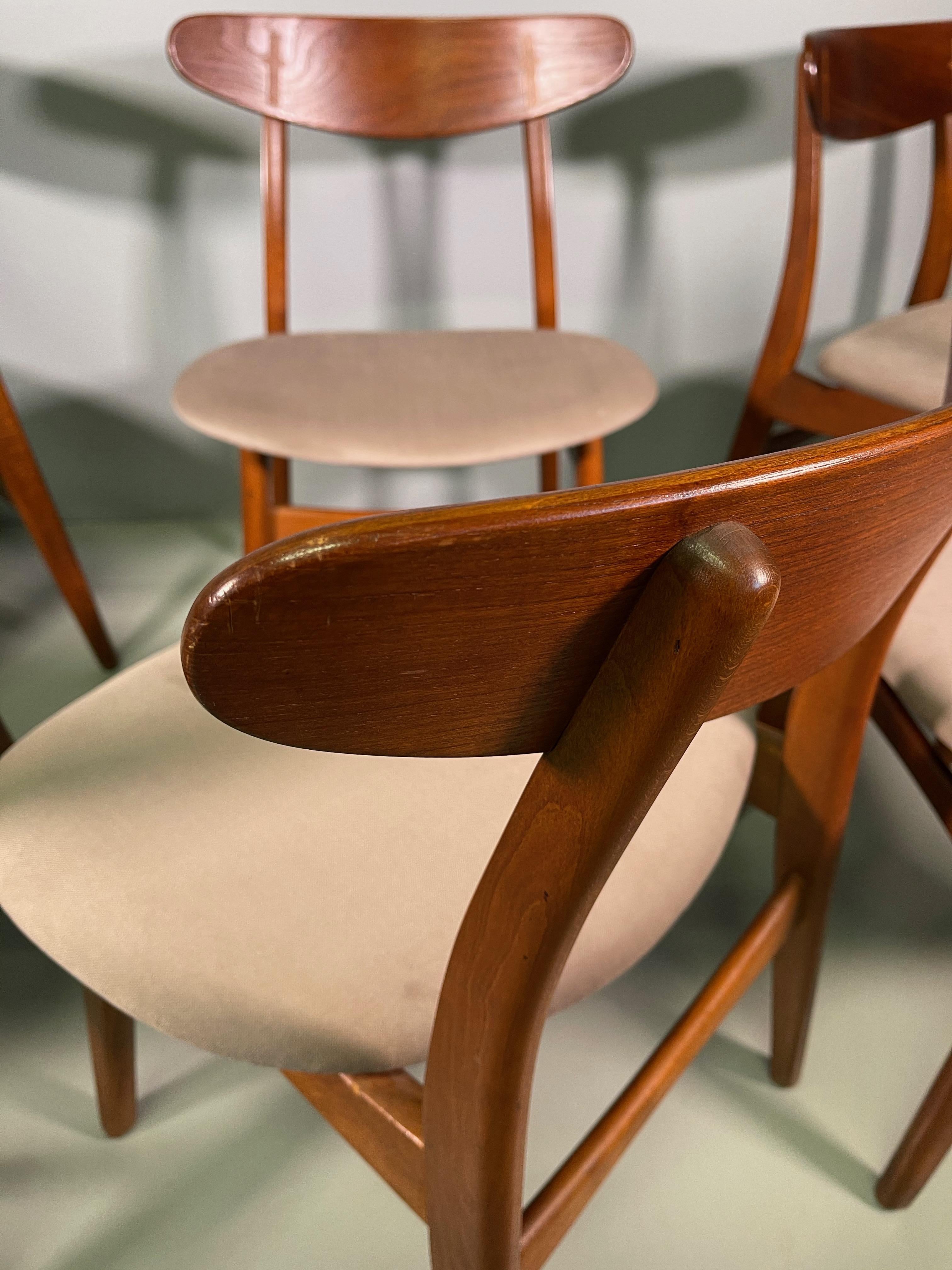 Set of Six Hans Wegner CH-30 Dining Chairs Produced by Carl Hansen For Sale 2