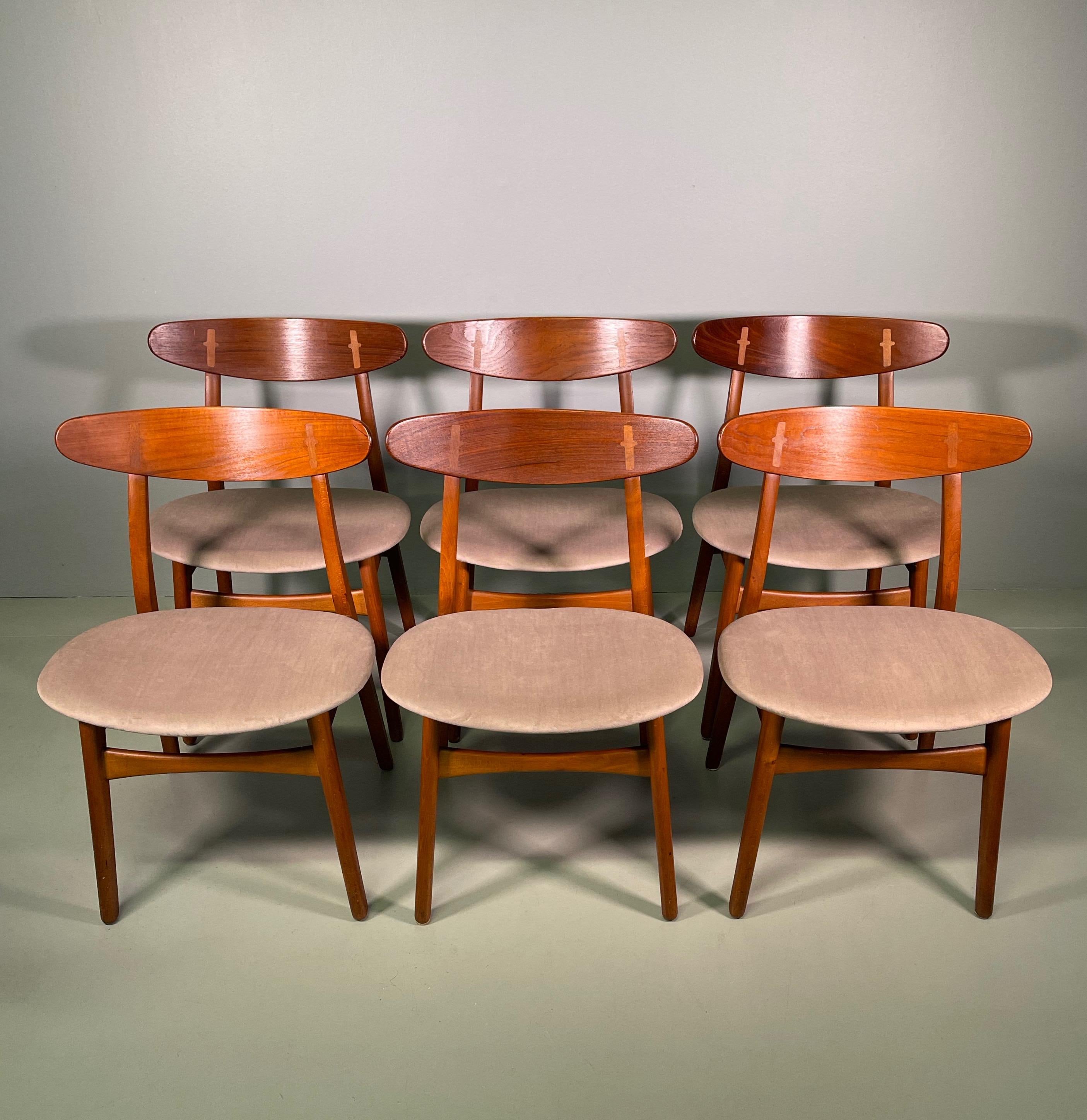 Mid-Century Modern Ensemble de six chaises de salle à manger CH-30 de Hans Wegner produites par Carl Hansen en vente