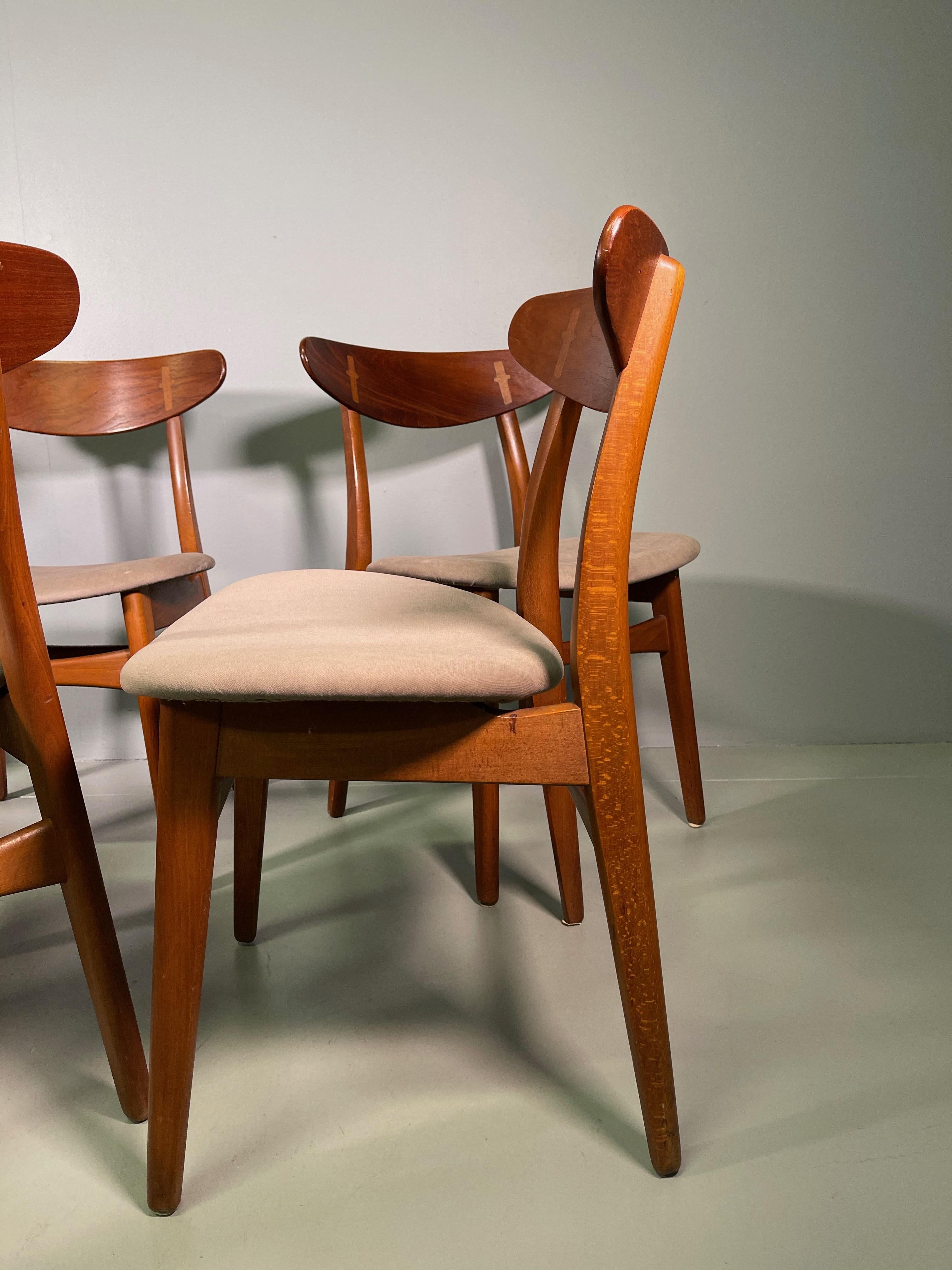 Mid-Century Modern Set of Six Hans Wegner CH-30 Dining Chairs Produced by Carl Hansen For Sale