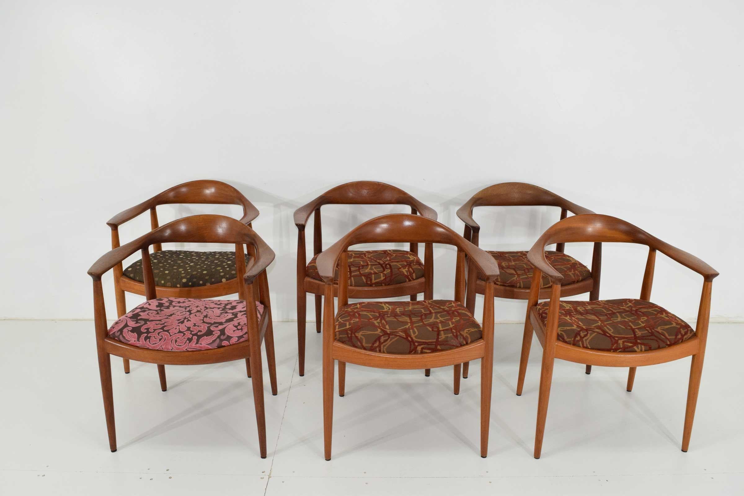 We have 6 Hans Wegner Classic round chairs often referred to as 