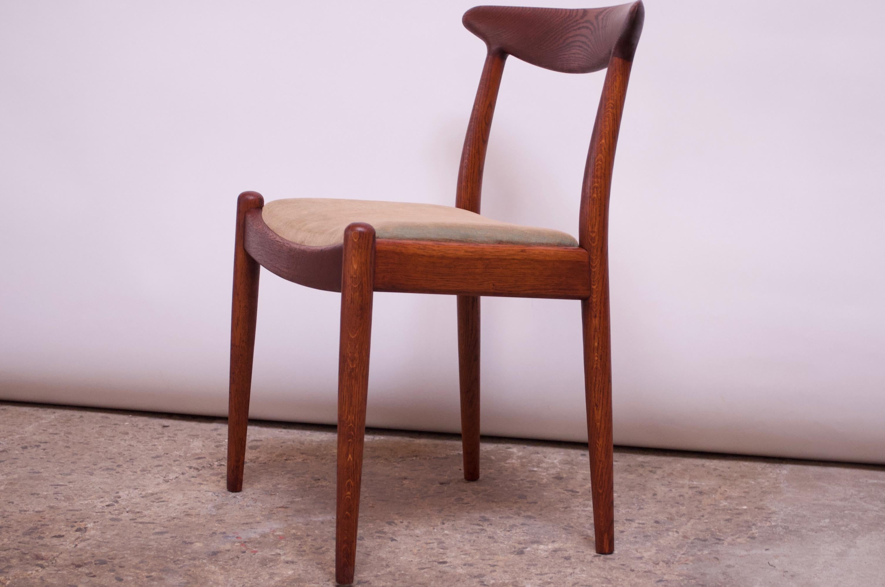 Stained Set of Six Hans Wegner W2 Dining Chairs for C.M. Madsen in Oak