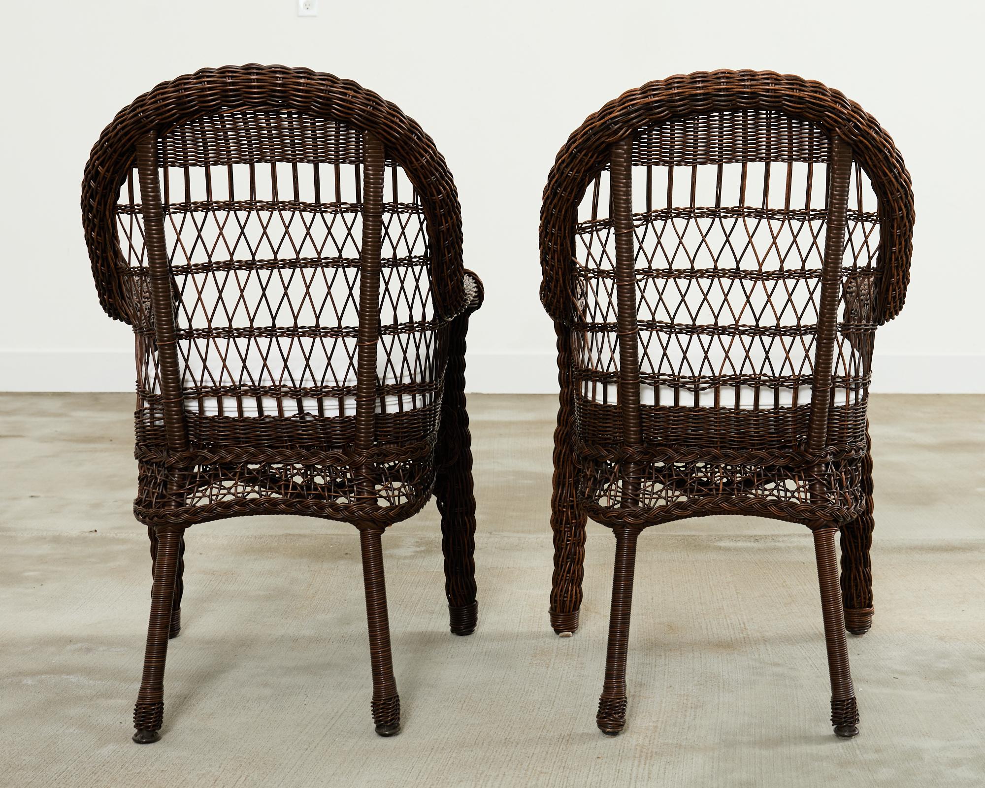 Ensemble de six chaises de jardin en osier et résine tissée de style Harbor en vente 5