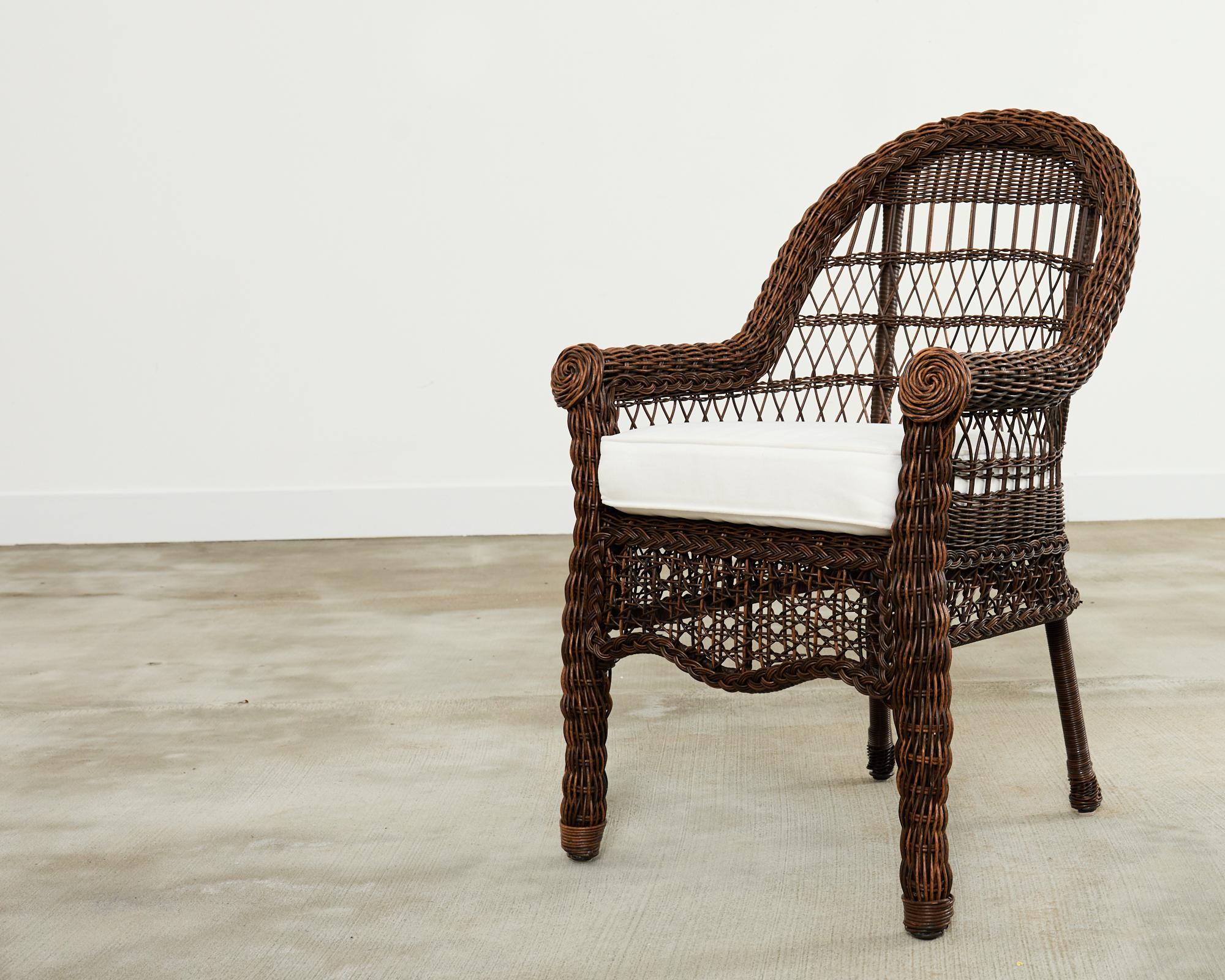 Ensemble de six chaises de jardin en osier et résine tissée de style Harbor en vente 6