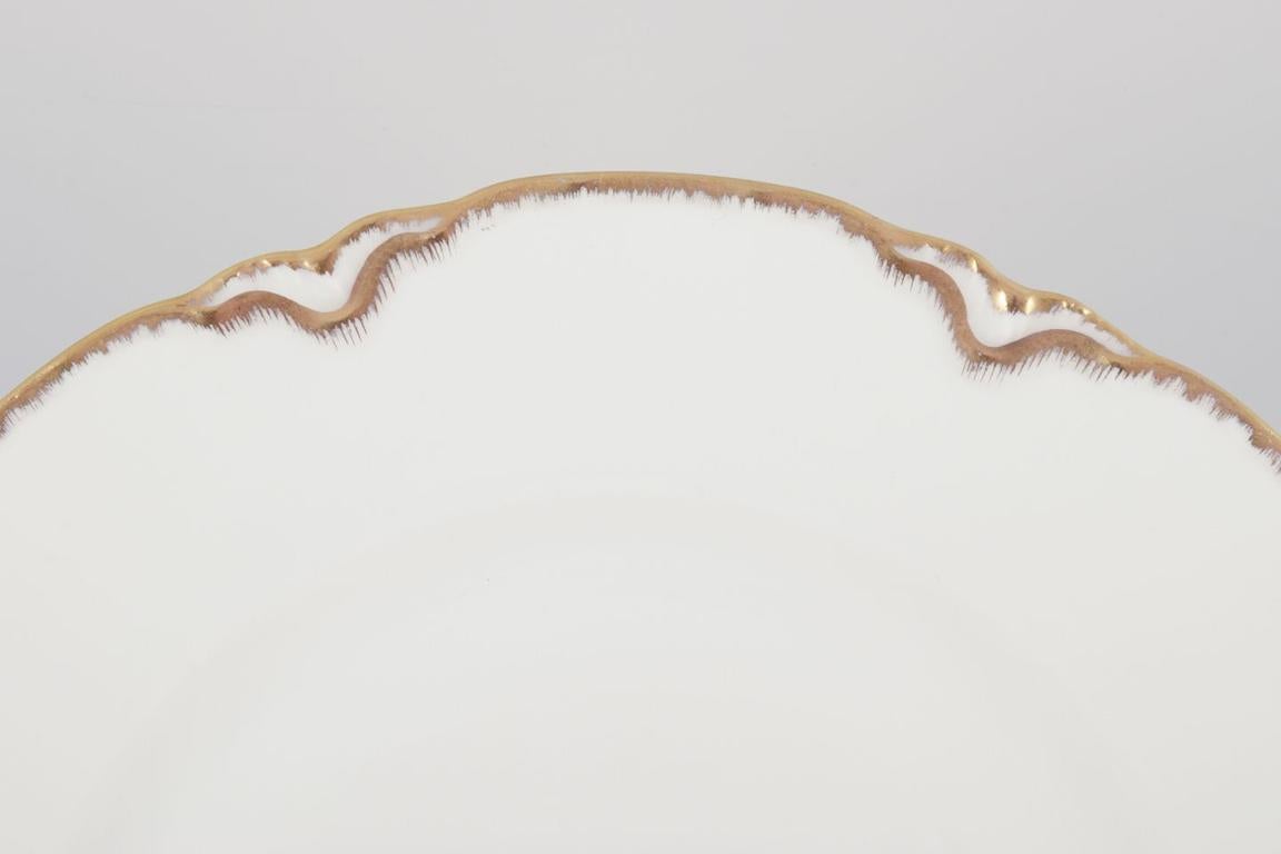 French Set of six ‘Haviland’ porcelain dinner plates with gold decoration, 1930s/40s For Sale