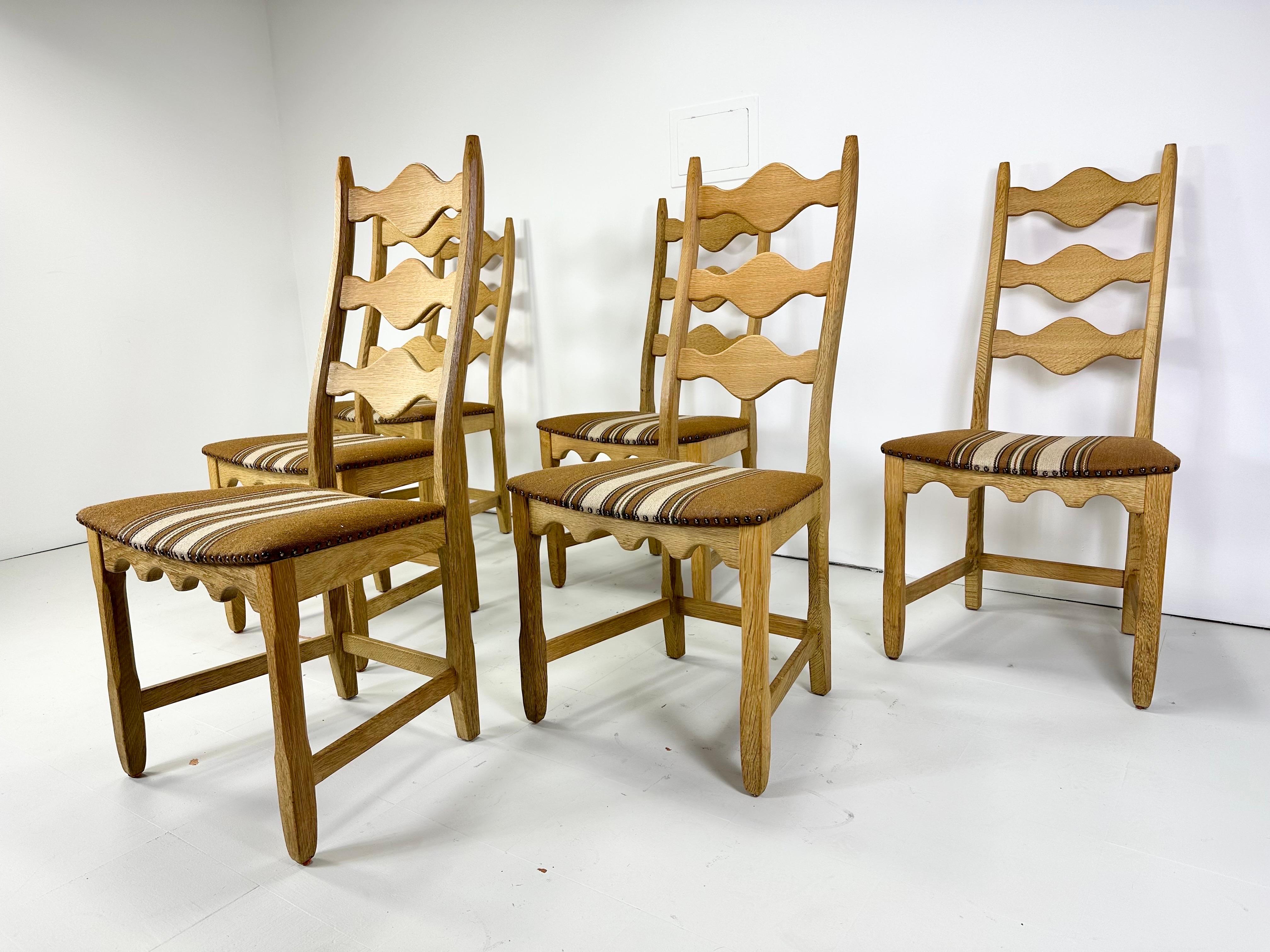 Scandinave moderne Ensemble de six chaises de salle à manger Henning Kjaernulf en vente