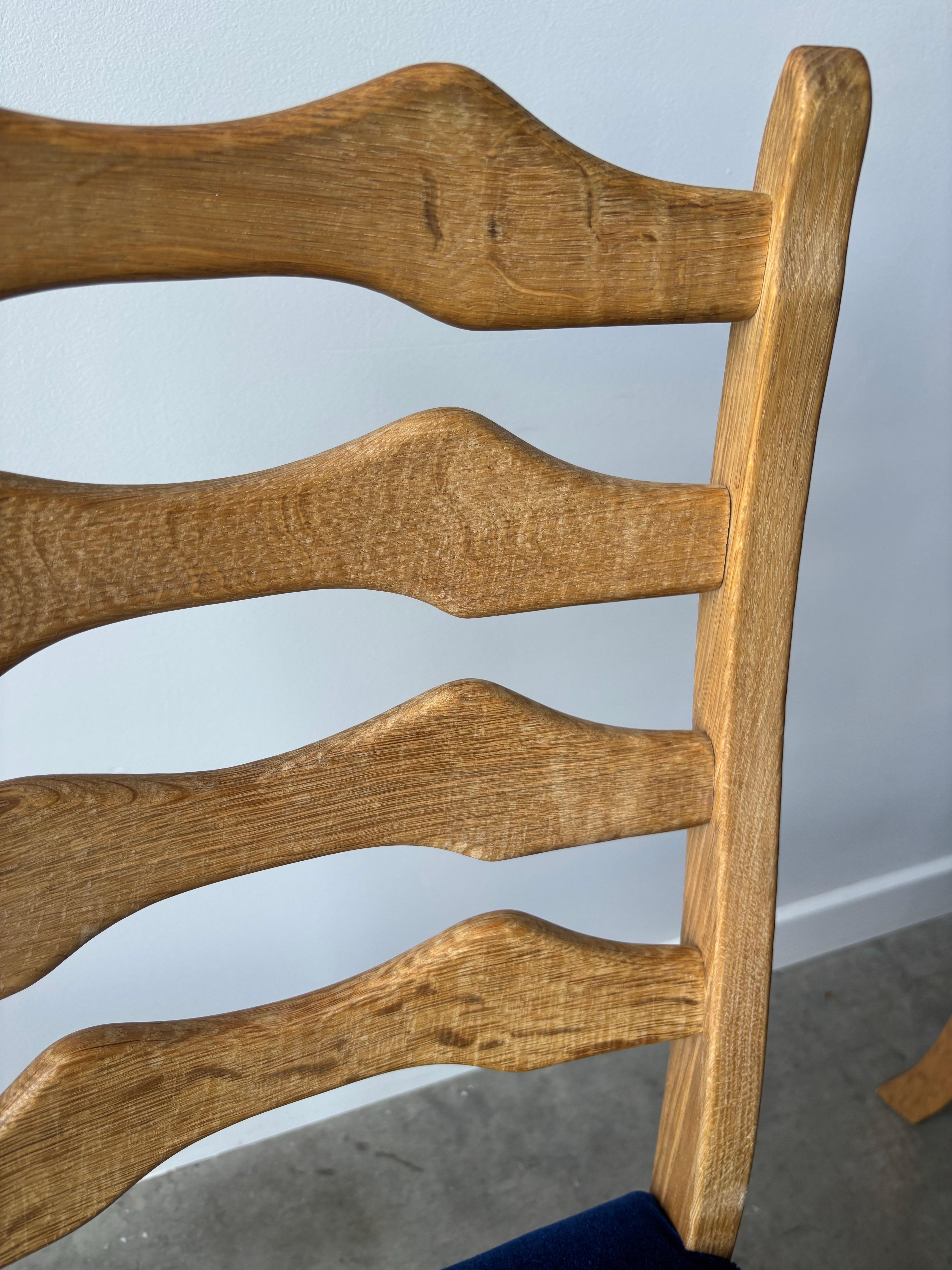 20ième siècle Ensemble de six chaises de salle à manger de style Henning Kjaernulf en vente