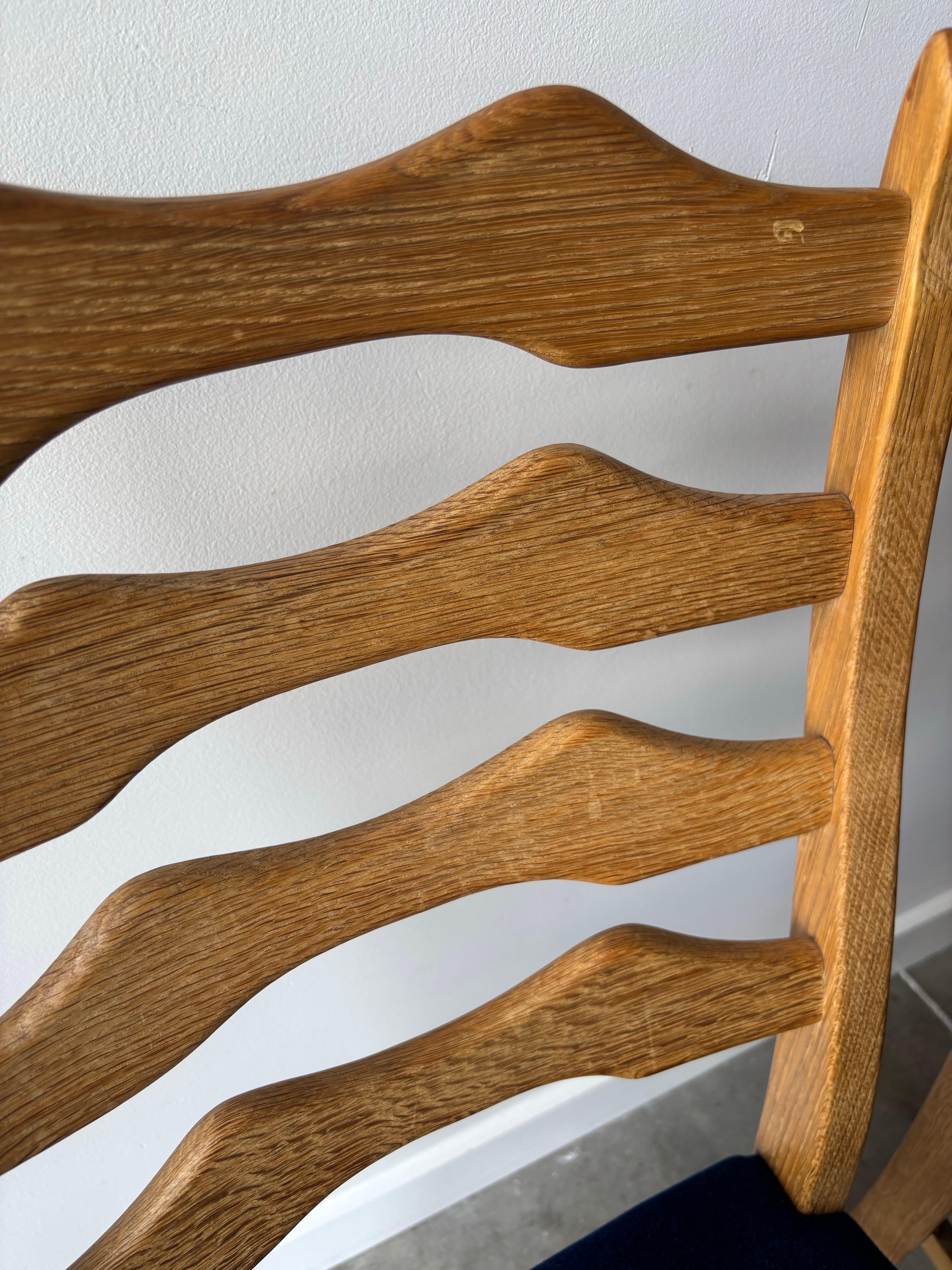 Ensemble de six chaises de salle à manger de style Henning Kjaernulf en vente 1