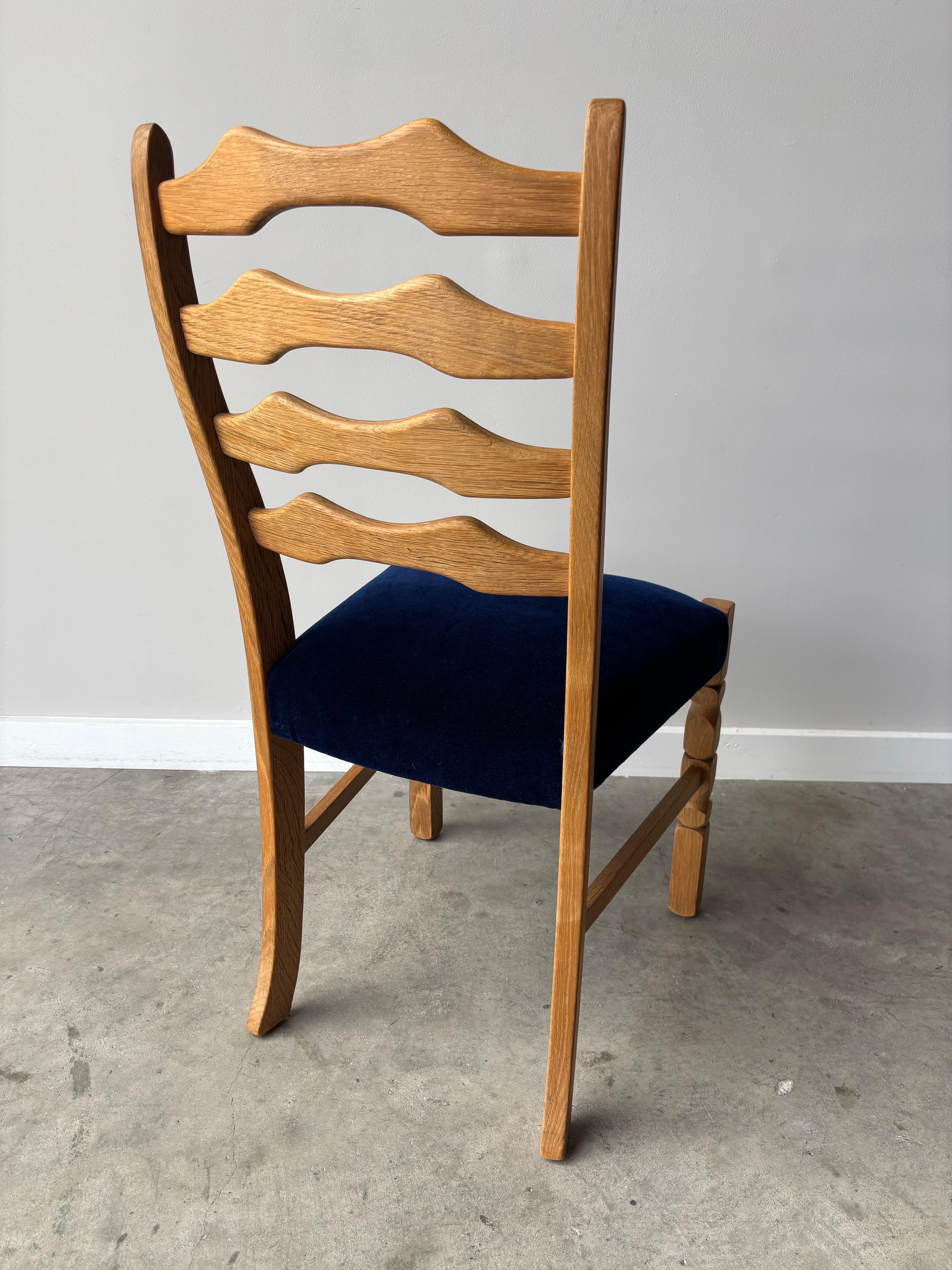 Ensemble de six chaises de salle à manger de style Henning Kjaernulf en vente 2