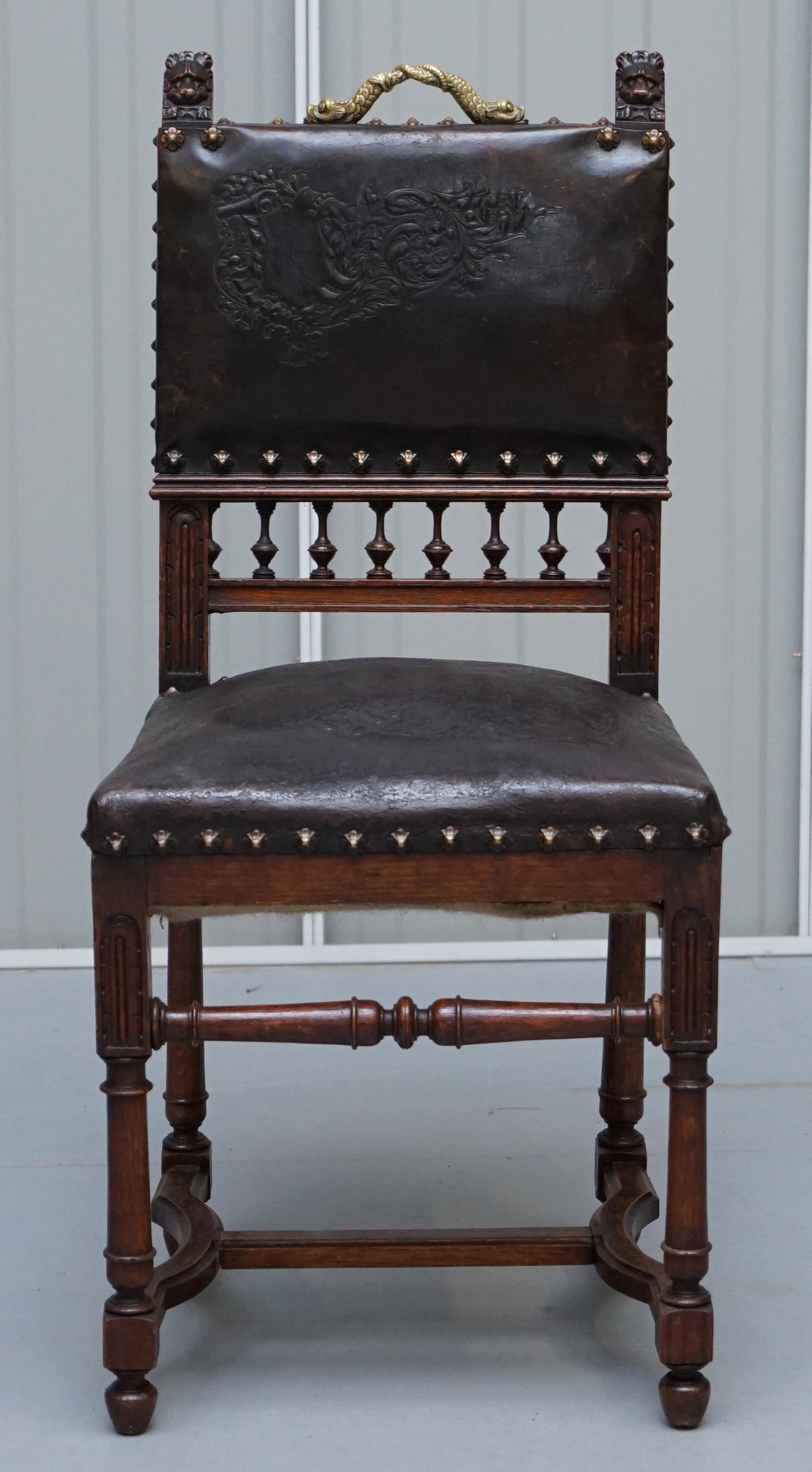 Sechser-Set HENRY II um 1880 Französische Eiche und geprägte Leder-Löwen-Esszimmerstühle (Handgefertigt) im Angebot