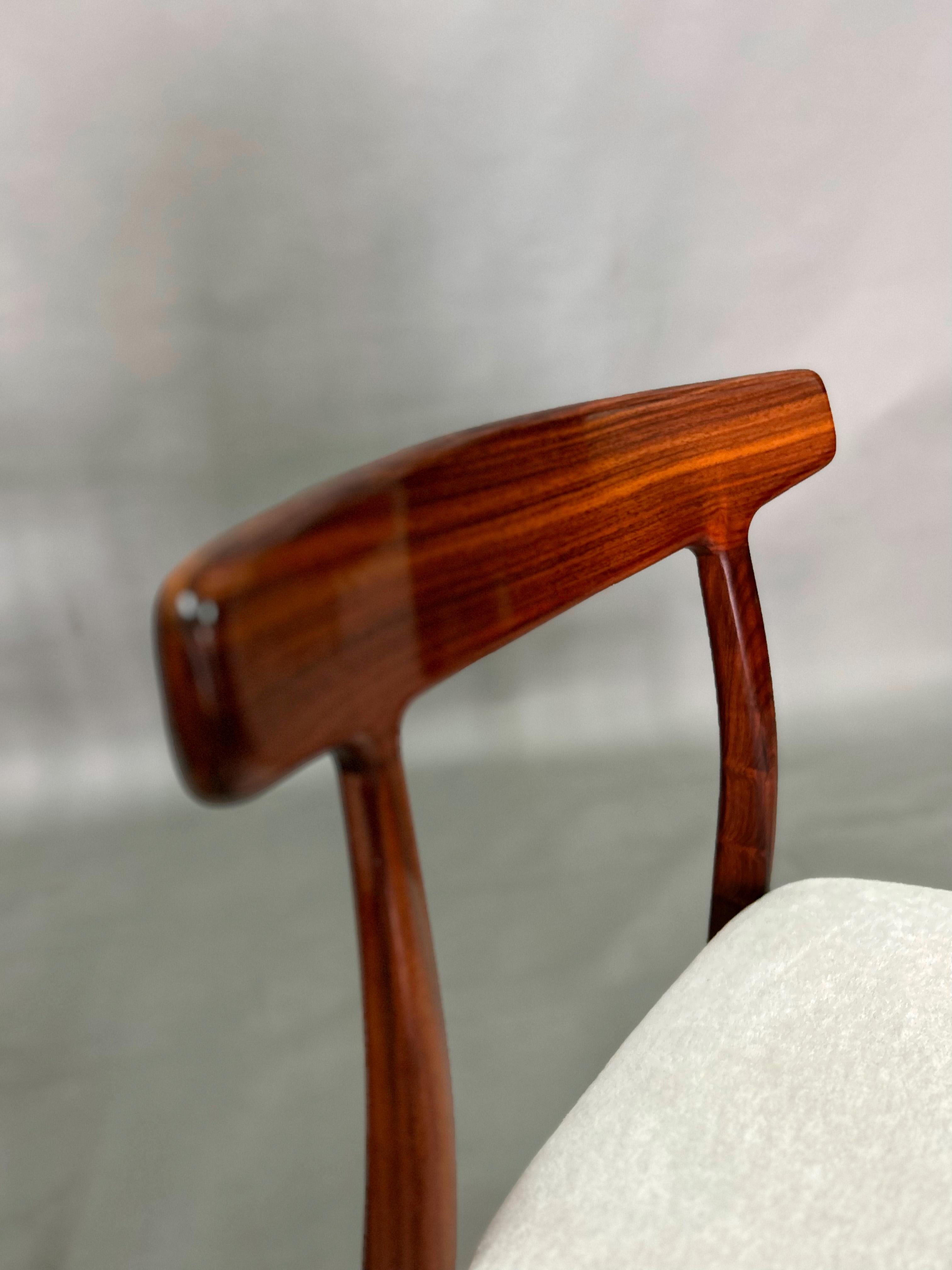 Tissu Ensemble de six chaises de salle à manger en bois de rose Henry Kjaernulf en vente