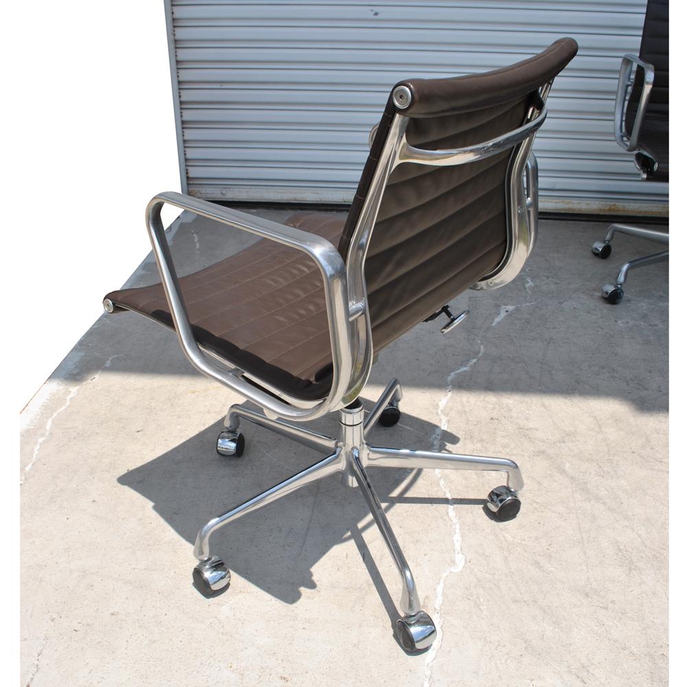 Mid-Century Modern Set of Six Herman Miller Eames Aluminium Group Desk Chairs