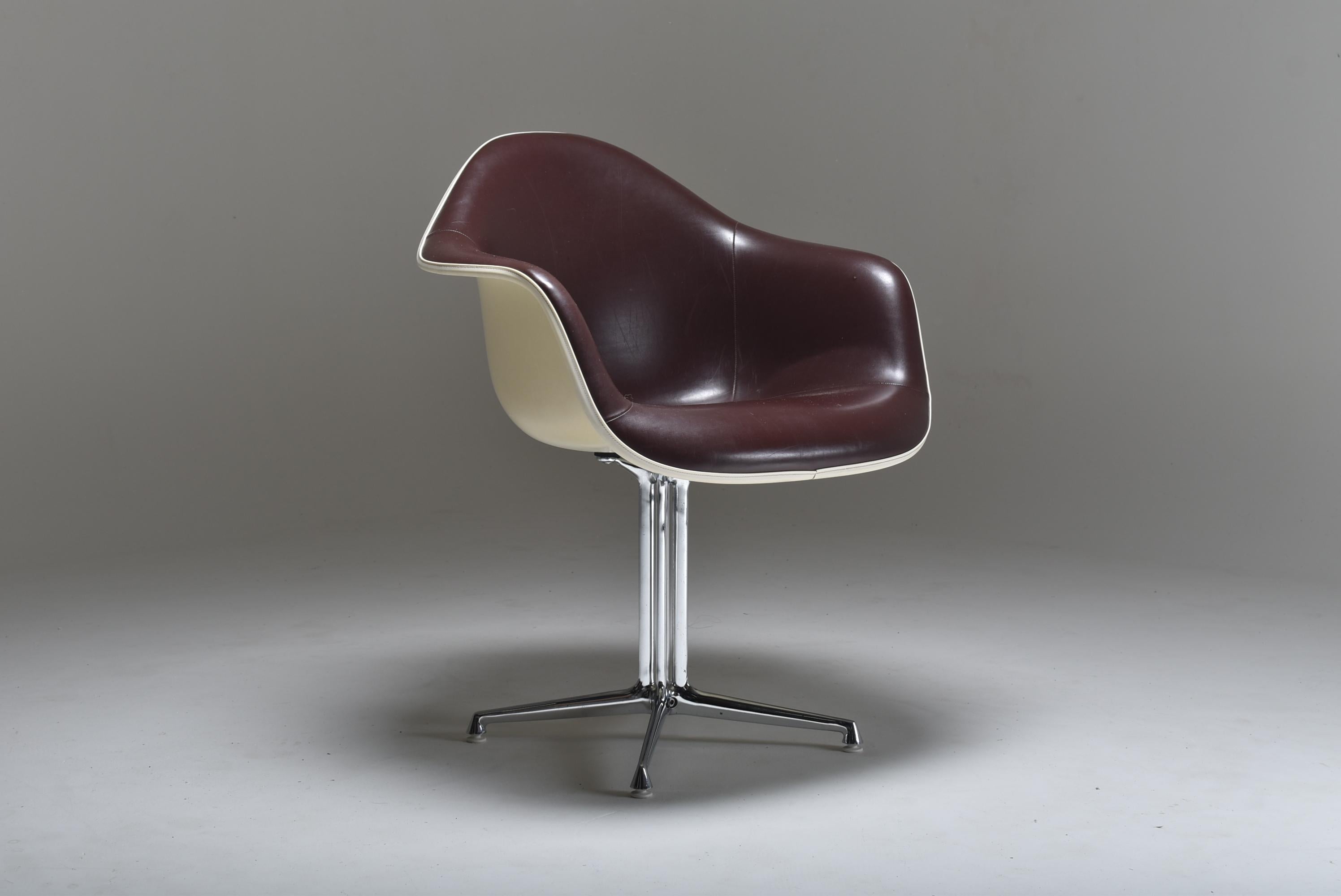 Ensemble de six fauteuils La Fonda d'Herman Miller DAL White and Brown, 1970 État moyen - En vente à Le Grand-Saconnex, CH
