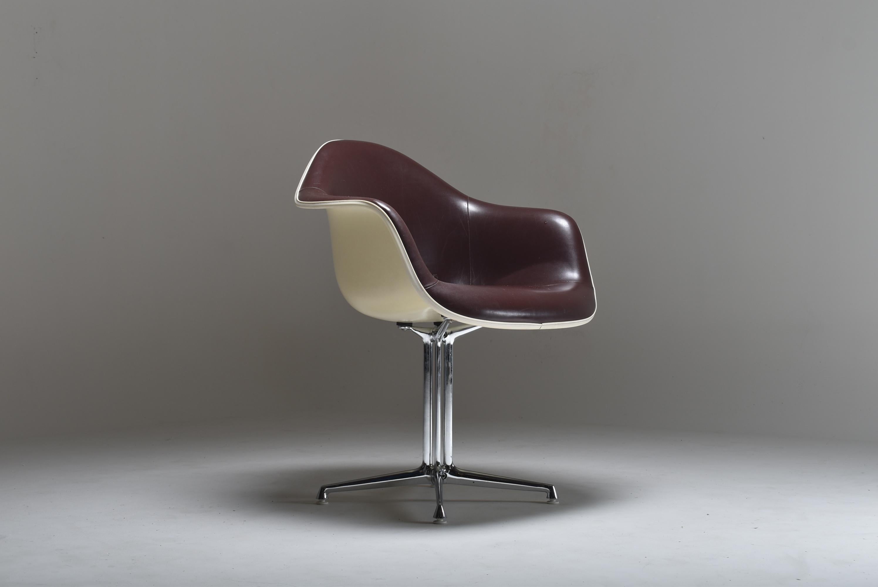 Fin du 20e siècle Ensemble de six fauteuils La Fonda d'Herman Miller DAL White and Brown, 1970 en vente