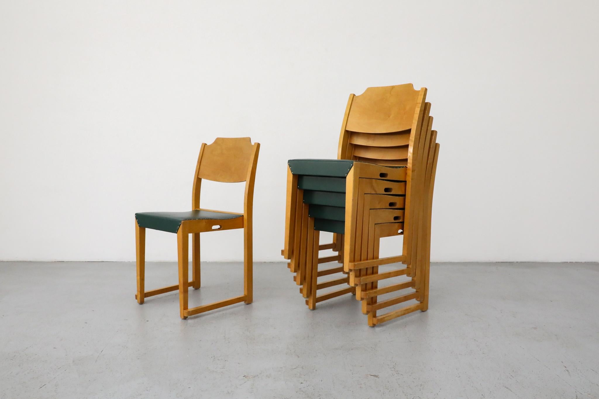 Finlandais Ensemble de six chaises empilables Herman Seeck pour Asko 