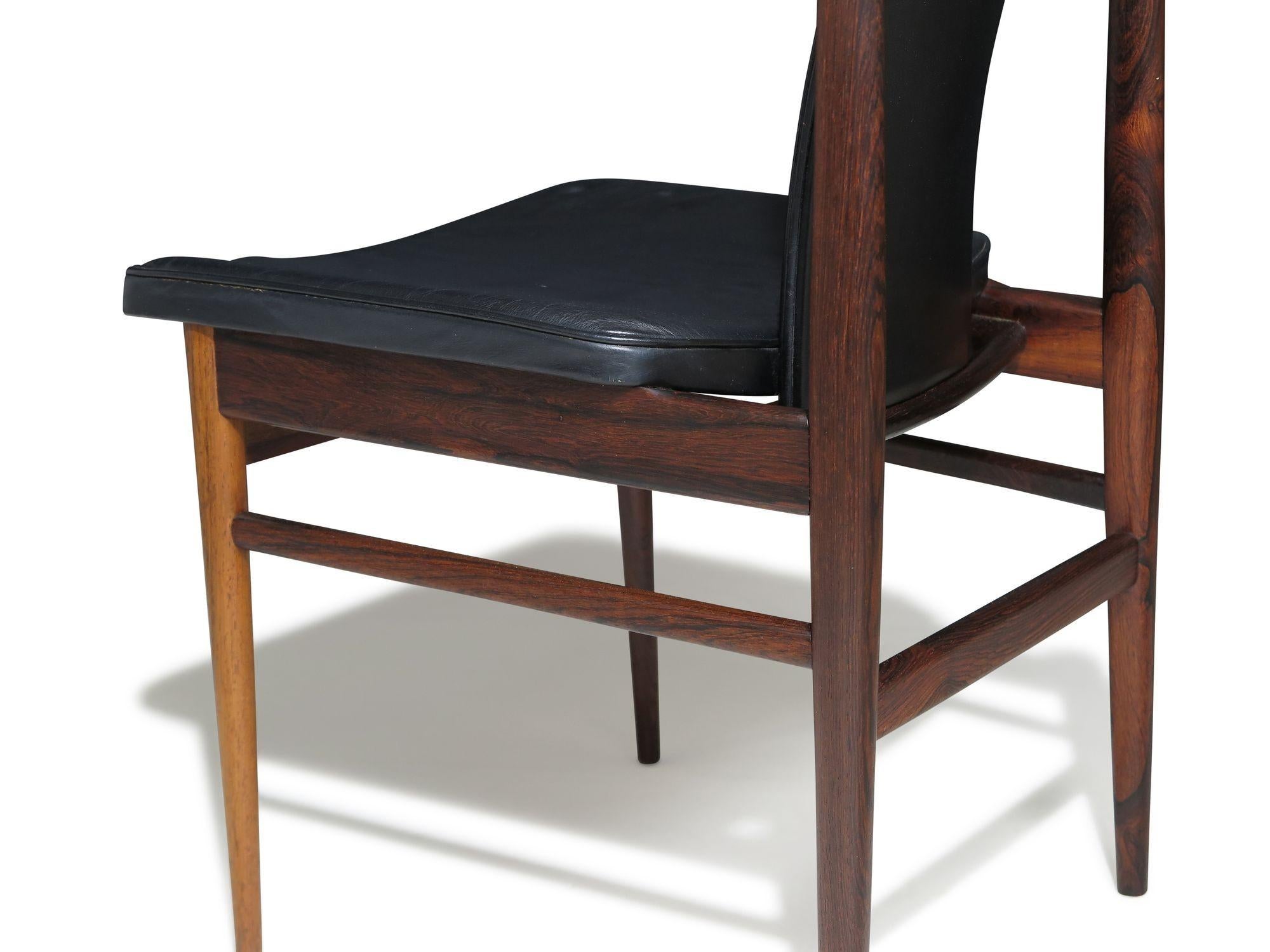 XX secolo Set di sei sedie da pranzo con schienale alto in palissandro brasiliano  Scandinavo, anni '60 circa in vendita