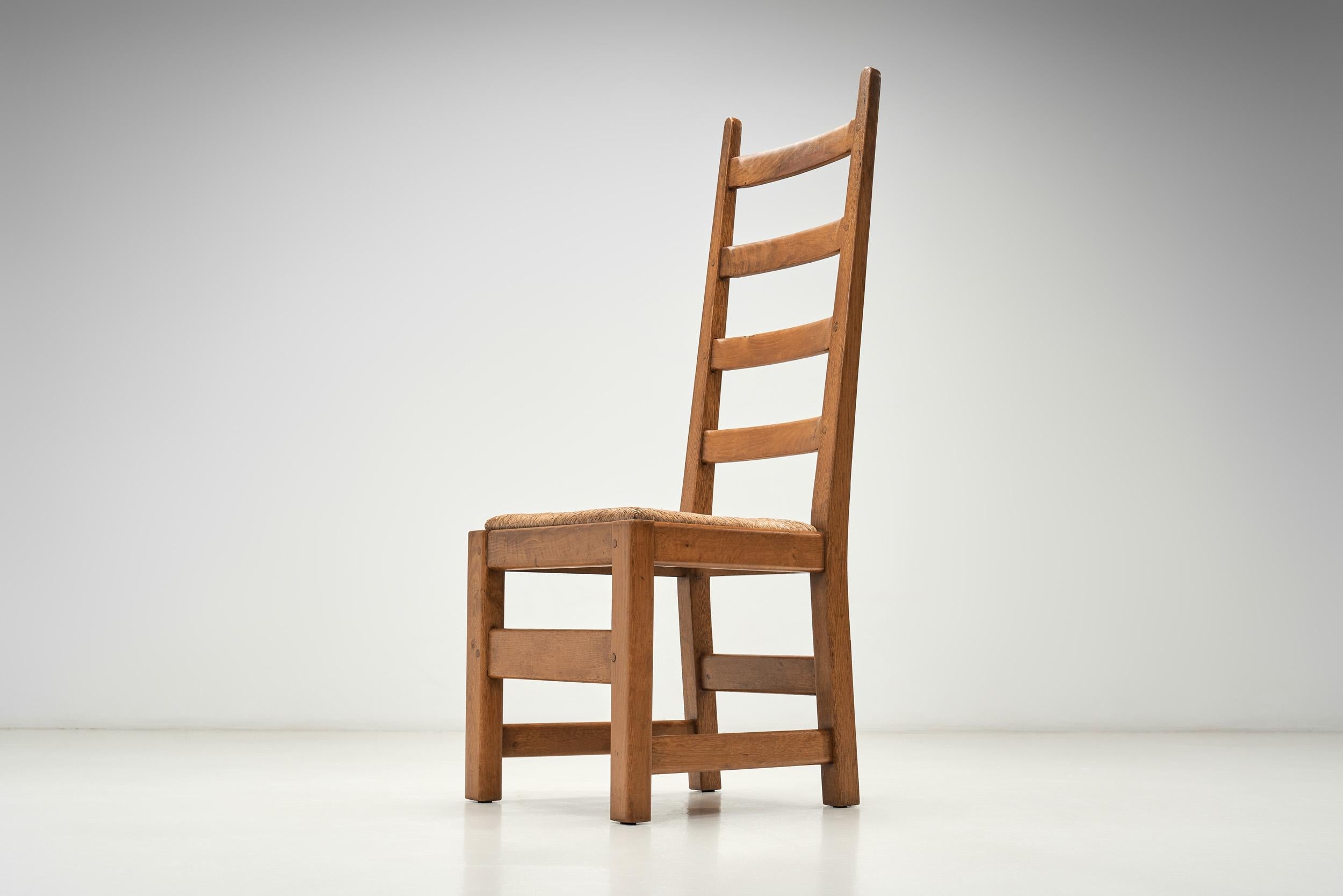 Metà XX secolo Set di sei sedie da pranzo con schienale alto in Oak e giunco, Francia, 1950 ca. in vendita