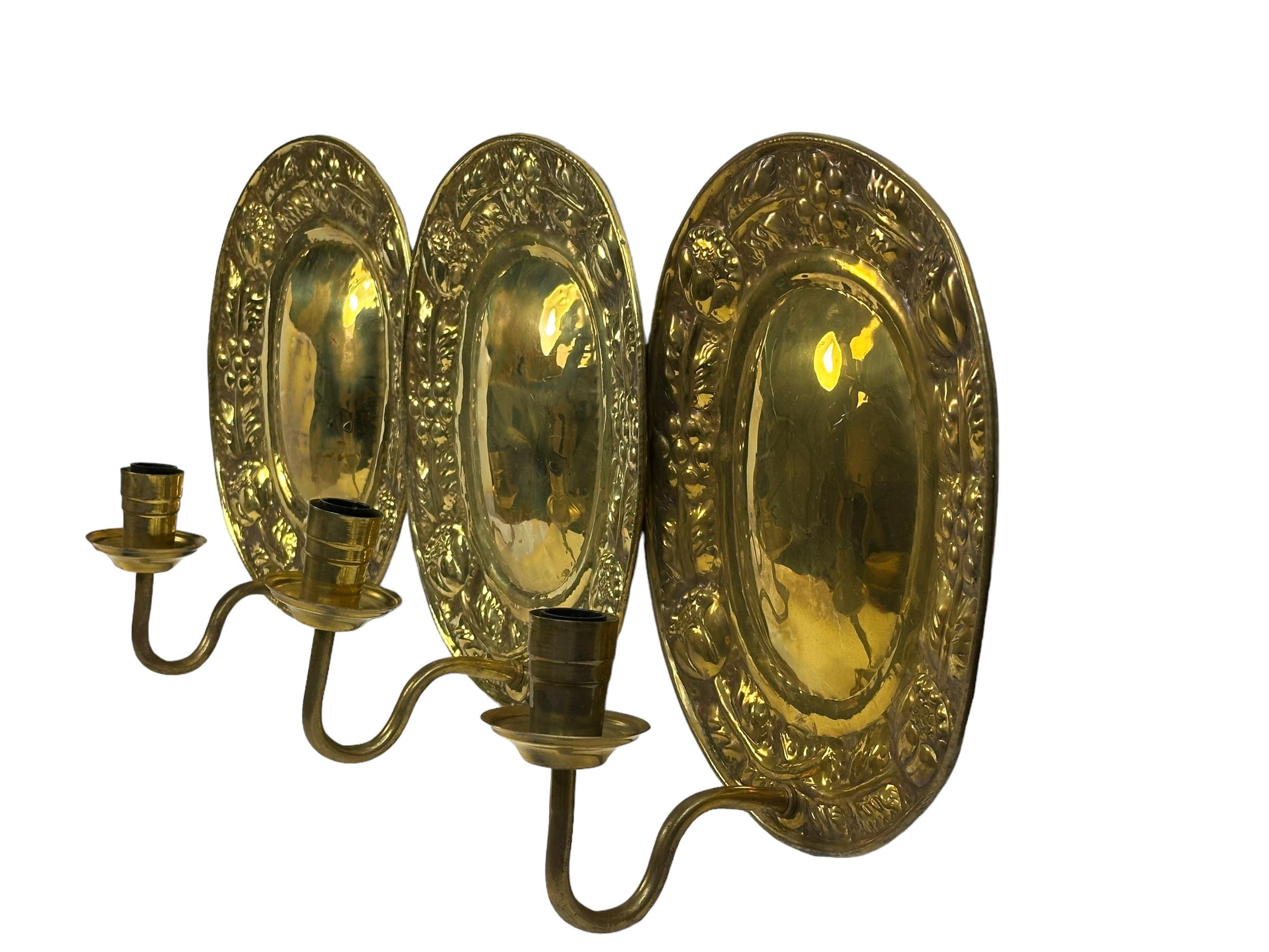 Set of Six Hollywood Regency Brass Wall Candle Sconces Flower Motif, 1920s For Sale 2