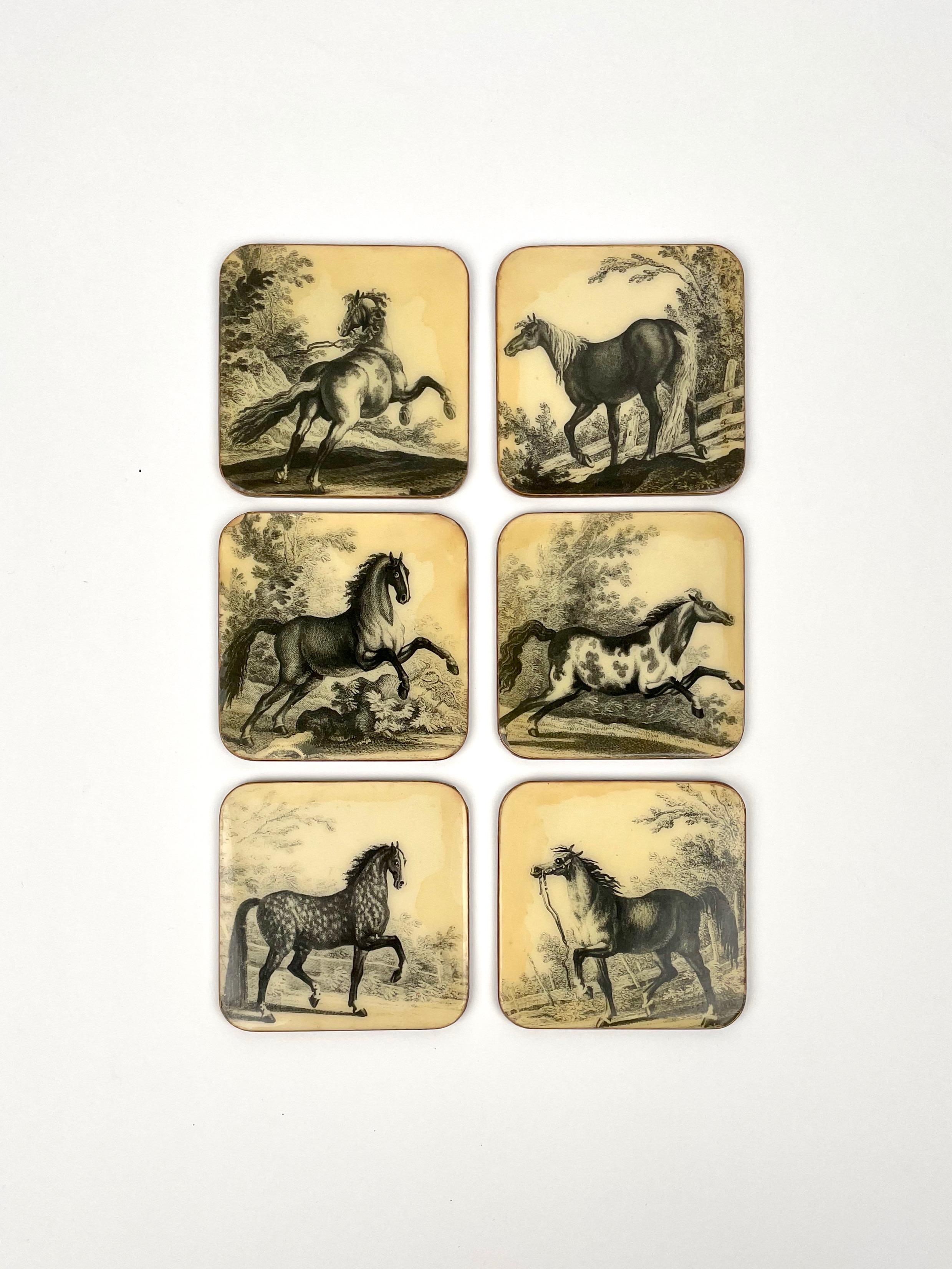 Set von sechs Pferdeuntersetzern aus lackiertem Holz, Italien, 1950er Jahre (Italienisch) im Angebot