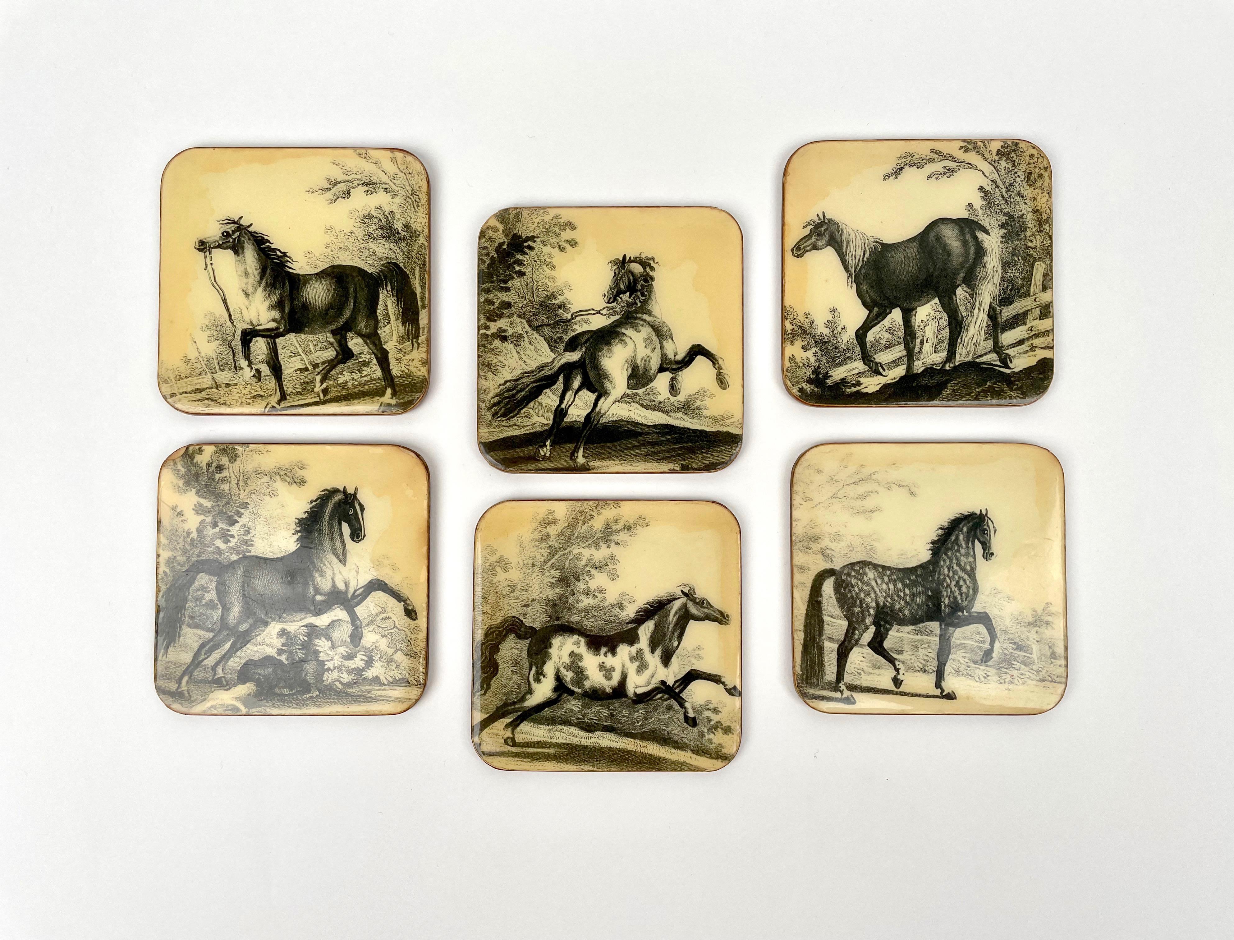 Set von sechs Pferdeuntersetzern aus lackiertem Holz, Italien, 1950er Jahre (Lackiert) im Angebot