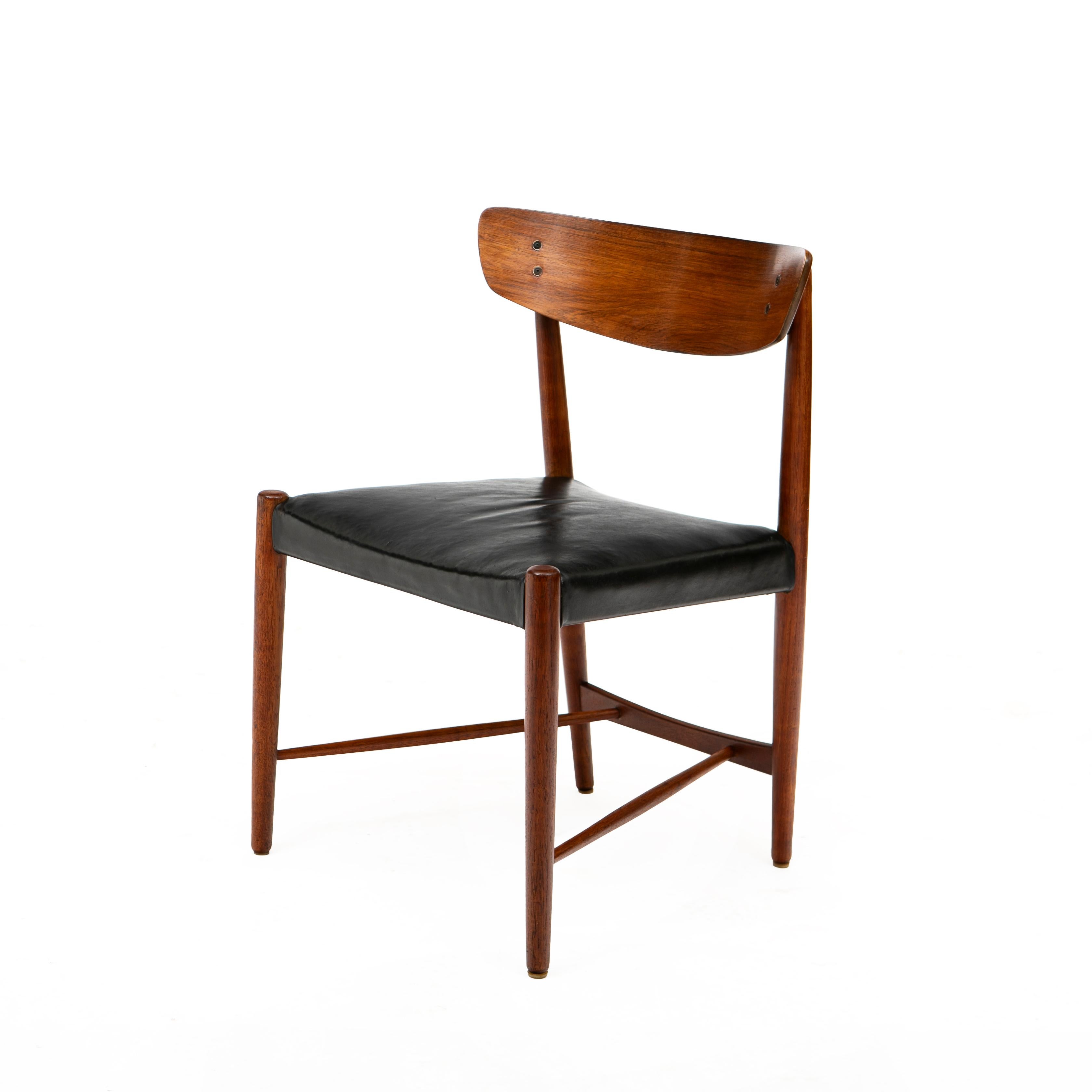 20ième siècle Ensemble de six chaises de salle à manger Ib Kofod-Larsen en bois de rose de Rio en vente