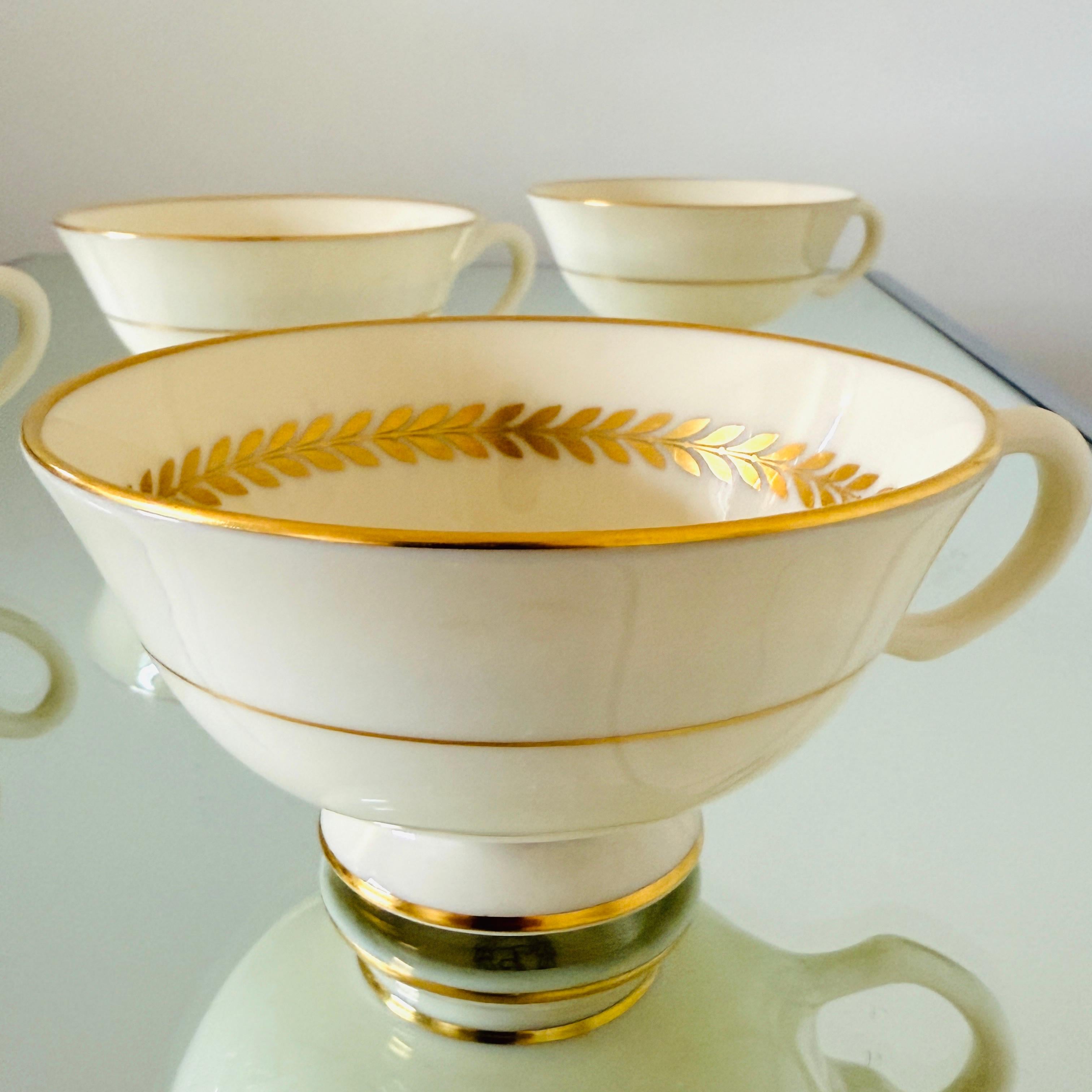 Néoclassique Ensemble de six tasses en porcelaine et feuille d'or Imperial par Lenox, c. 1975 en vente