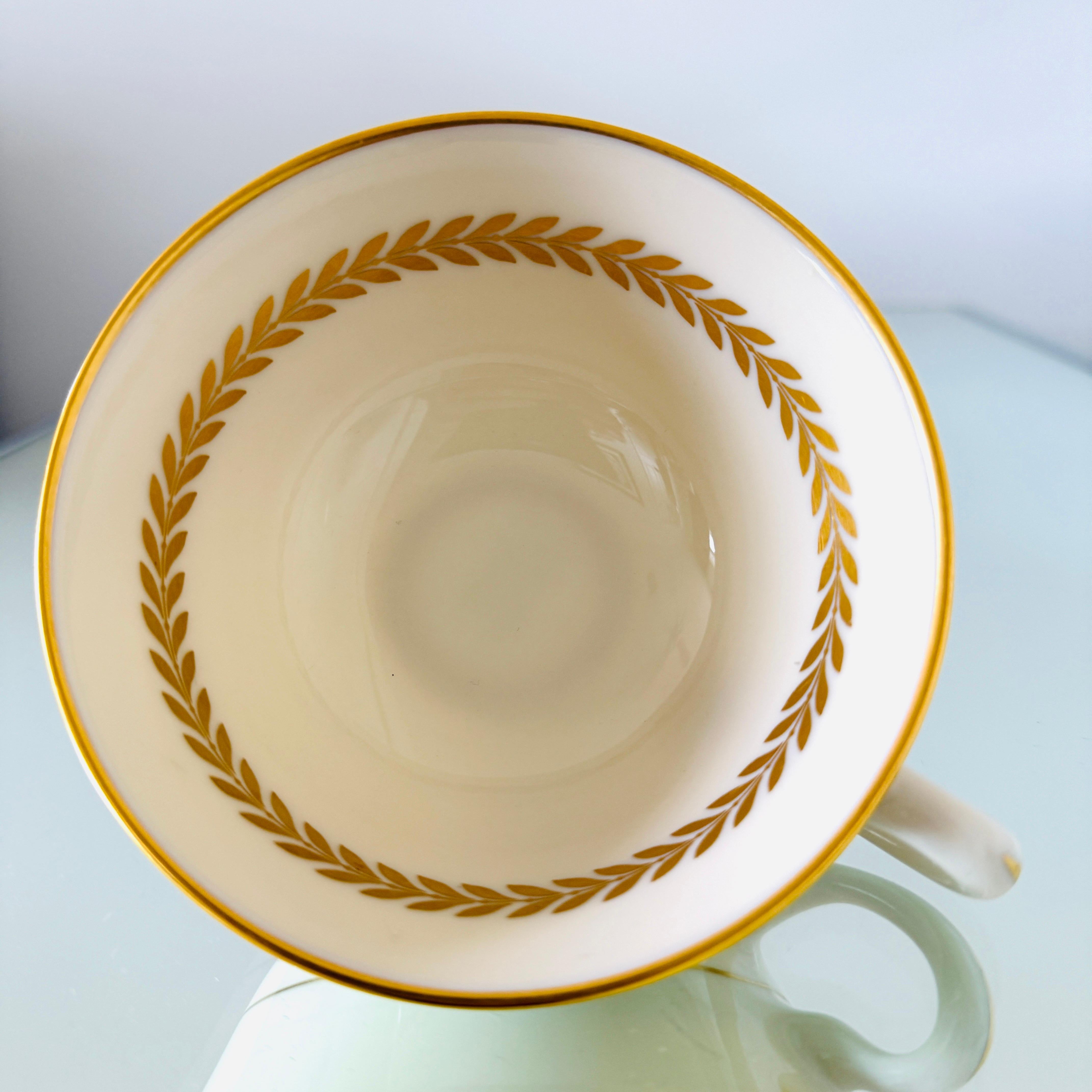 Américain Ensemble de six tasses en porcelaine et feuille d'or Imperial par Lenox, c. 1975 en vente