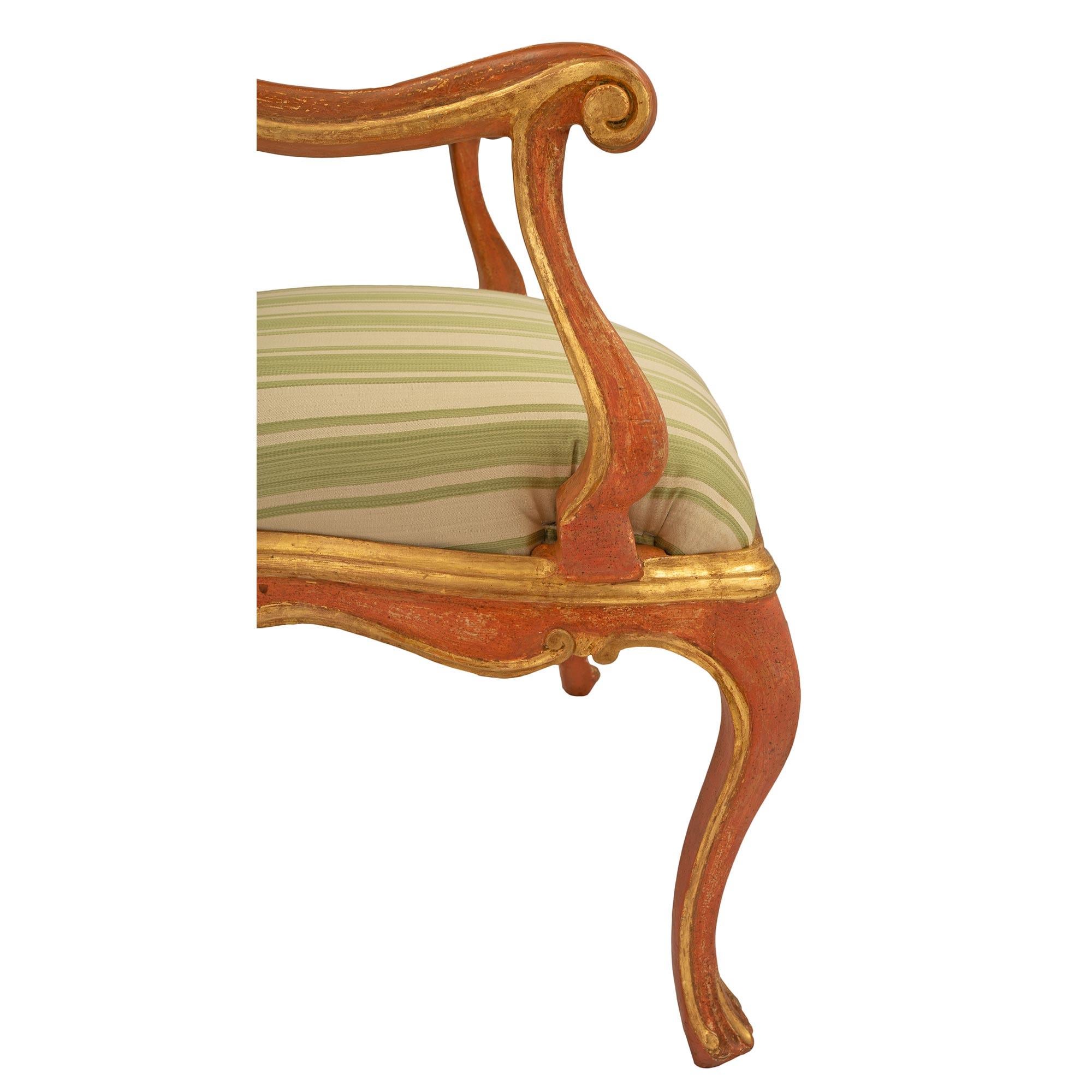 Set von sechs italienischen venezianischen Sesseln aus polychromiertem und vergoldetem Holz aus dem 18. Jahrhundert im Angebot 5