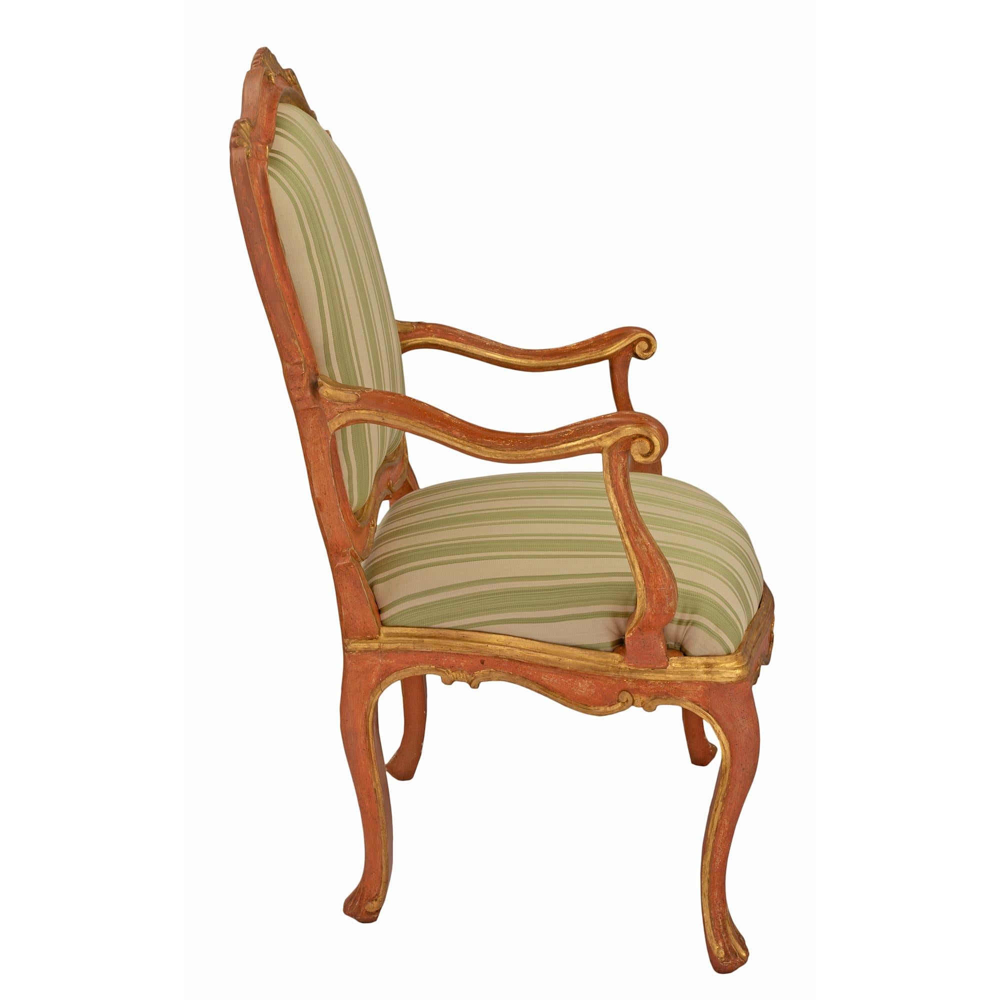 Set von sechs italienischen venezianischen Sesseln aus polychromiertem und vergoldetem Holz aus dem 18. Jahrhundert im Zustand „Gut“ im Angebot in West Palm Beach, FL