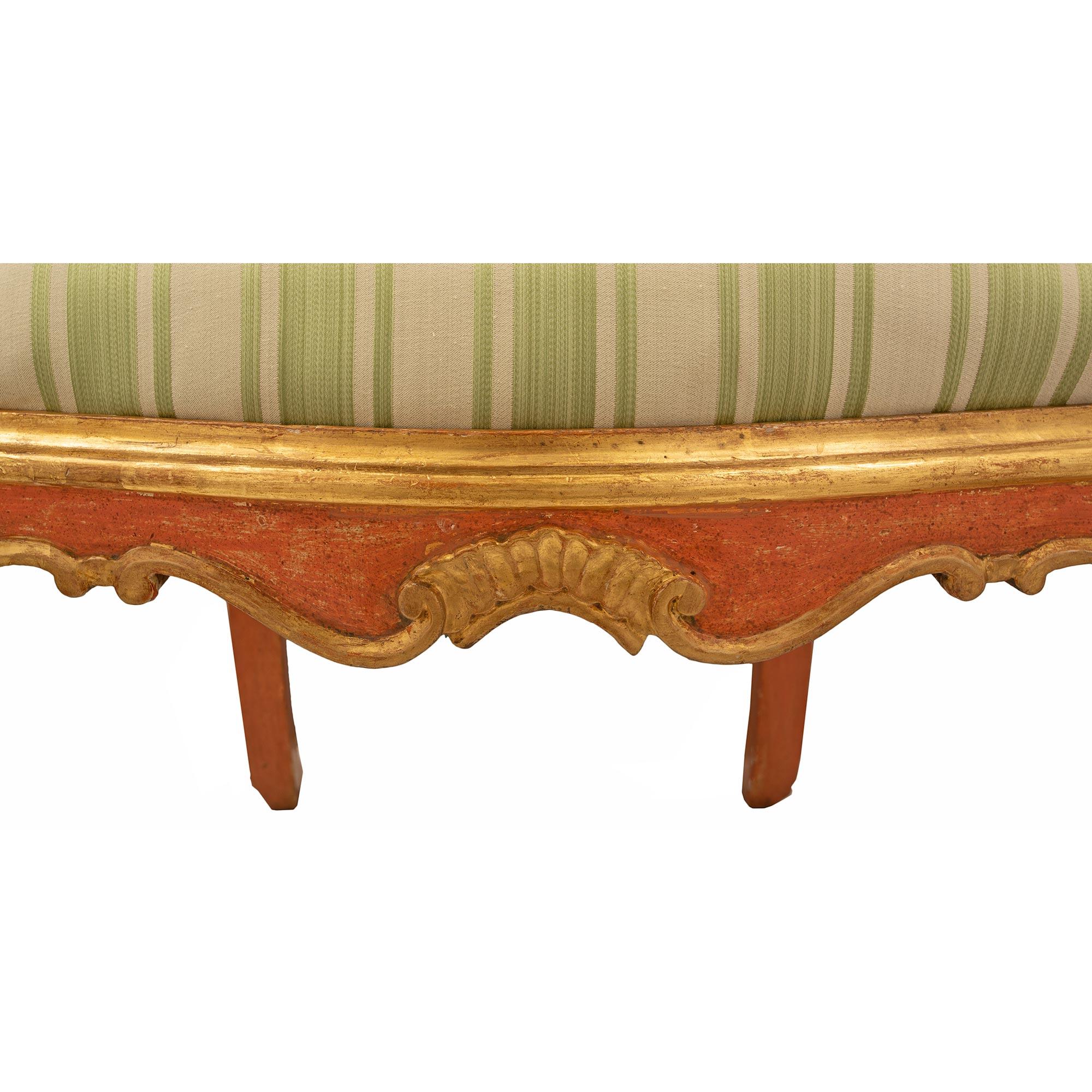 Set von sechs italienischen venezianischen Sesseln aus polychromiertem und vergoldetem Holz aus dem 18. Jahrhundert im Angebot 4