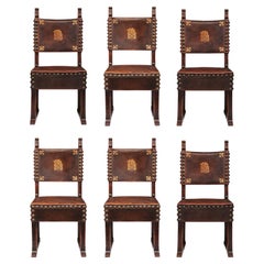 Ensemble de six chaises d'appoint italiennes du XVIIIe siècle en noyer et cuir