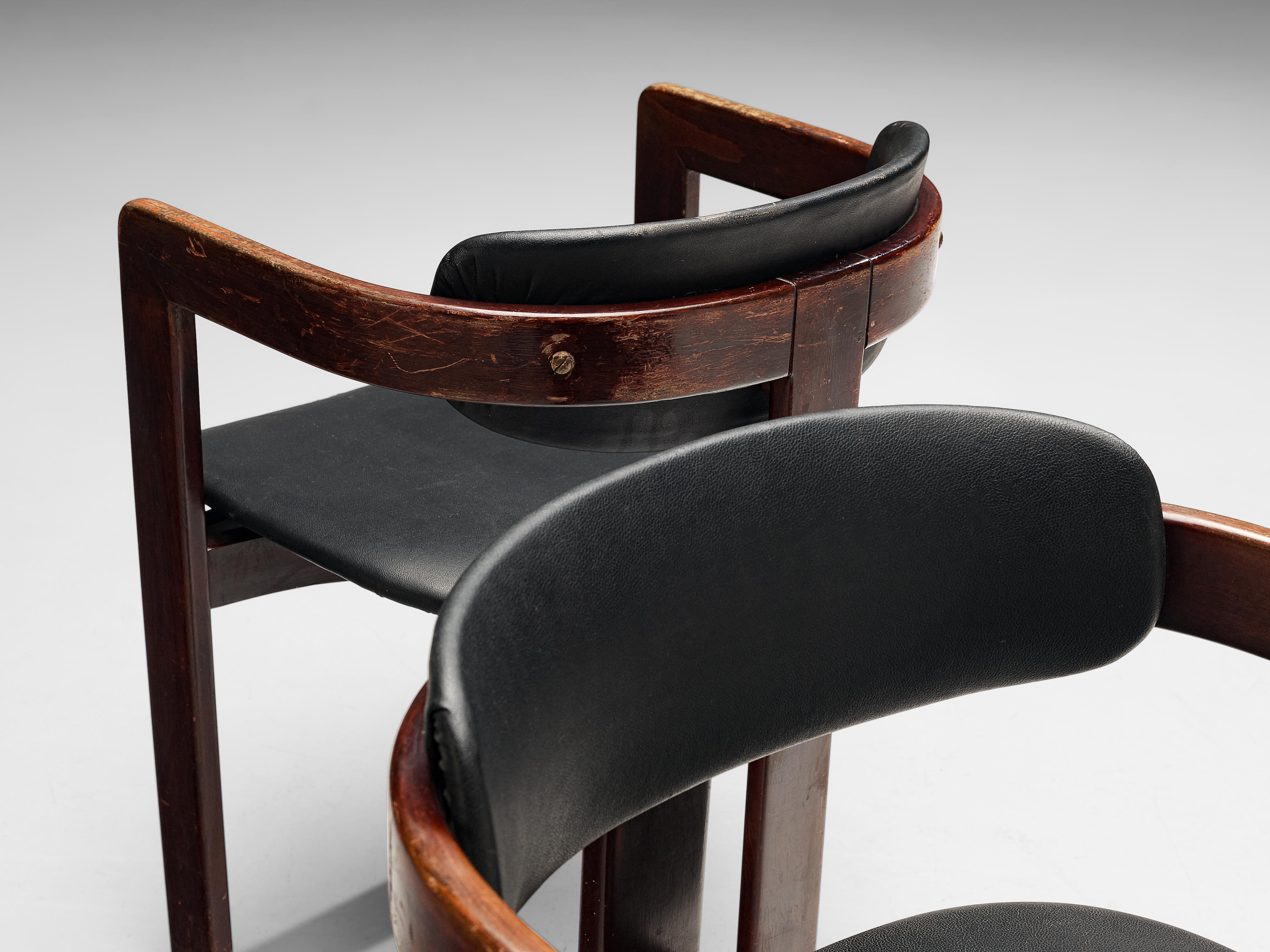 Ensemble de six fauteuils italiens avec cadres en bois cintré 2